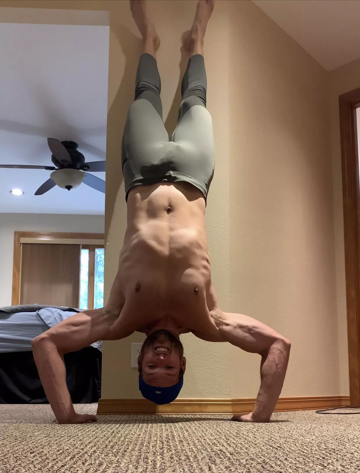 34 [m] 6’5” 220. How’s my head stand? posted by Worldly_Square444