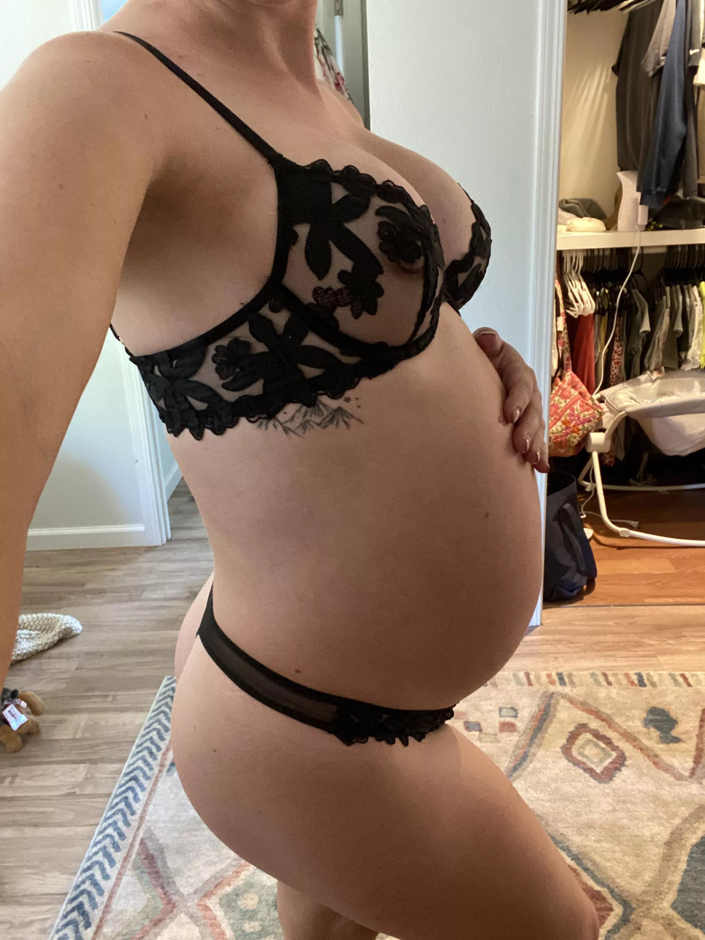 34 weeks as of tomorrow! Can someone rub some lotion on my belly for me ? posted by Milf_310