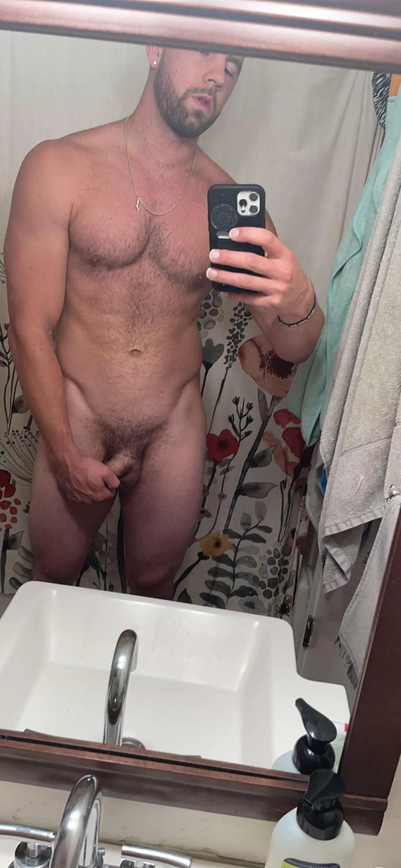 (35) Wanna chat? At works bored. Pm me females please. posted by Glad-Presentation798