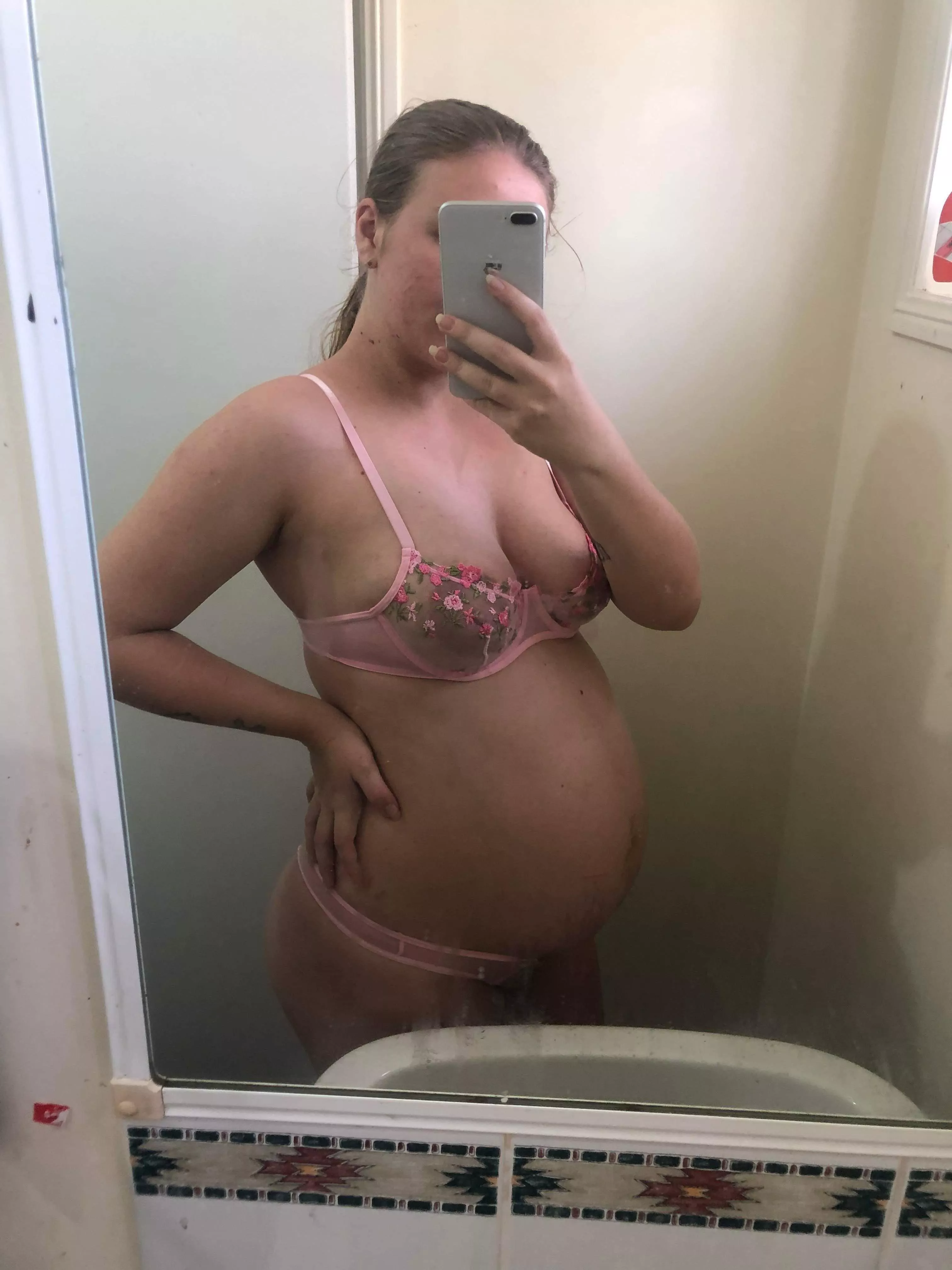 35 weeks 😩 cum join in in the fun posted by PrincessTay21