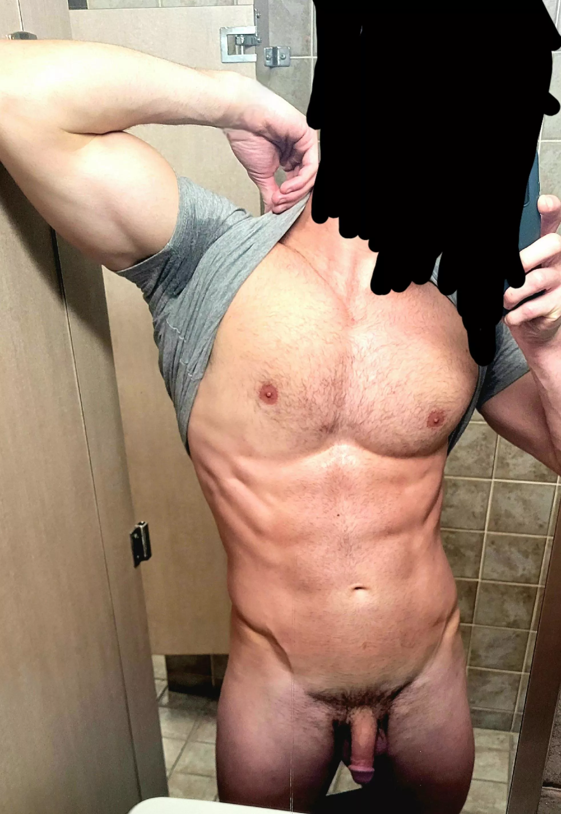 [35] with 3 kids. Hows this dad bod? posted by Throwawayyy212212