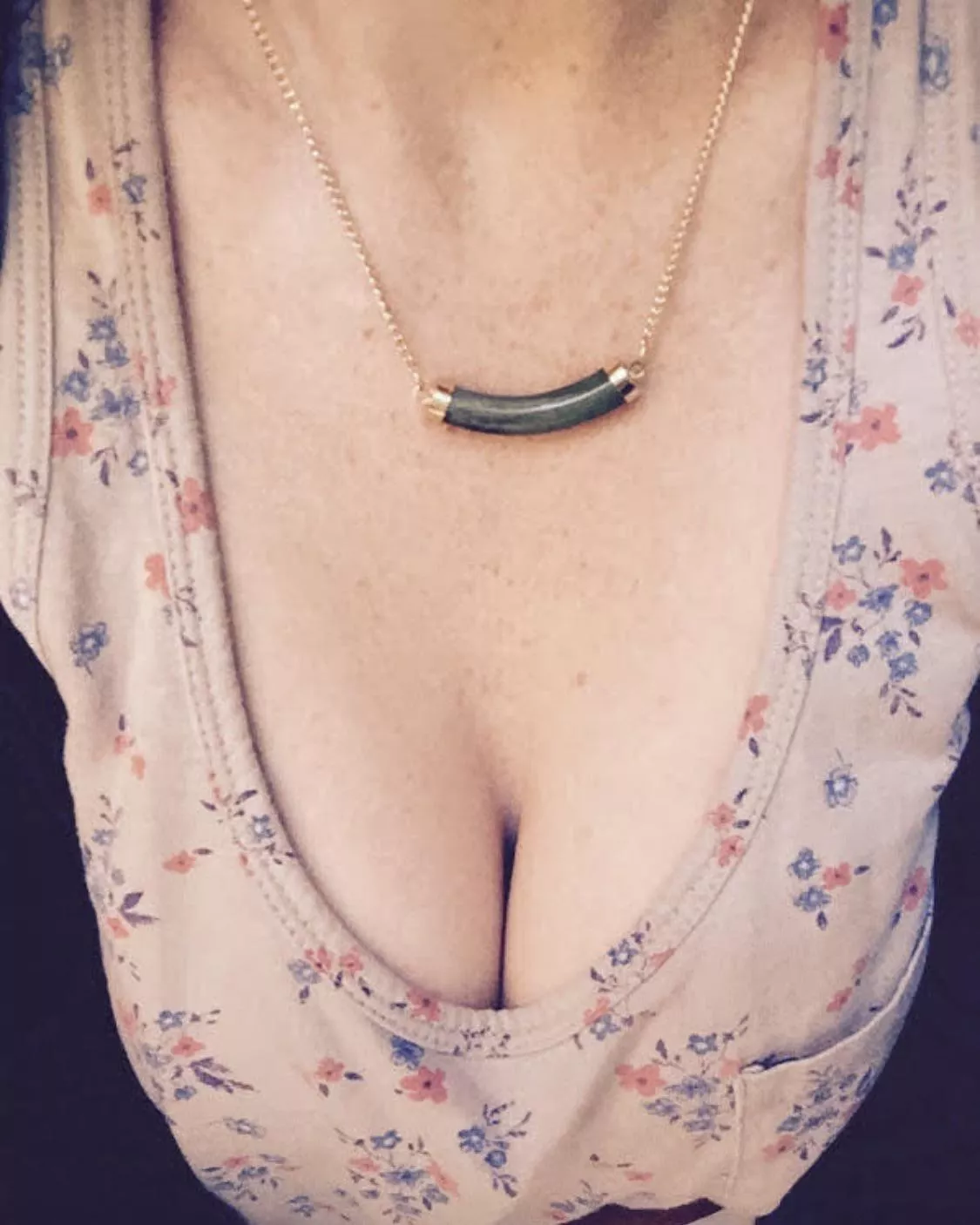 35F, mom, cleavage looked pretty good today posted by alwaysalerted