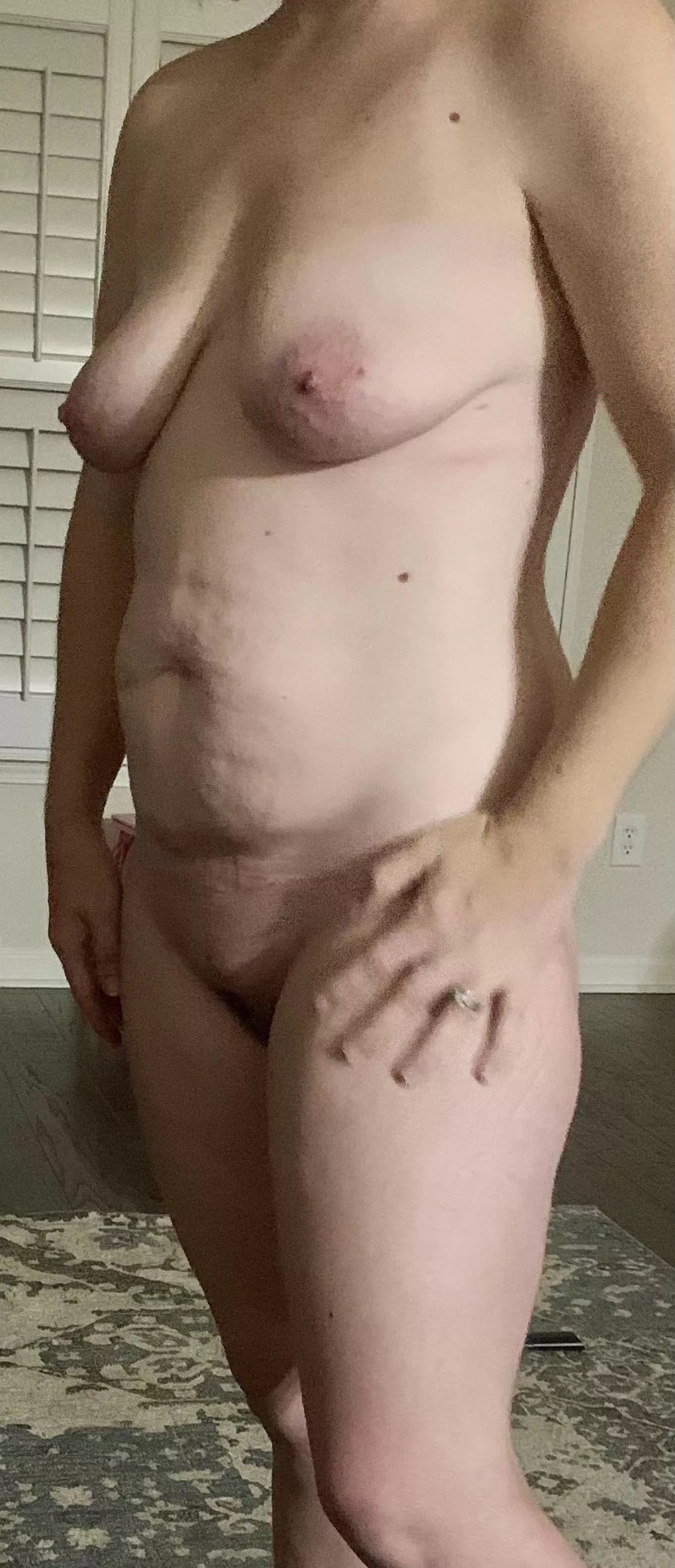 36 F 120 5’. Full frontal posted by leaghvega