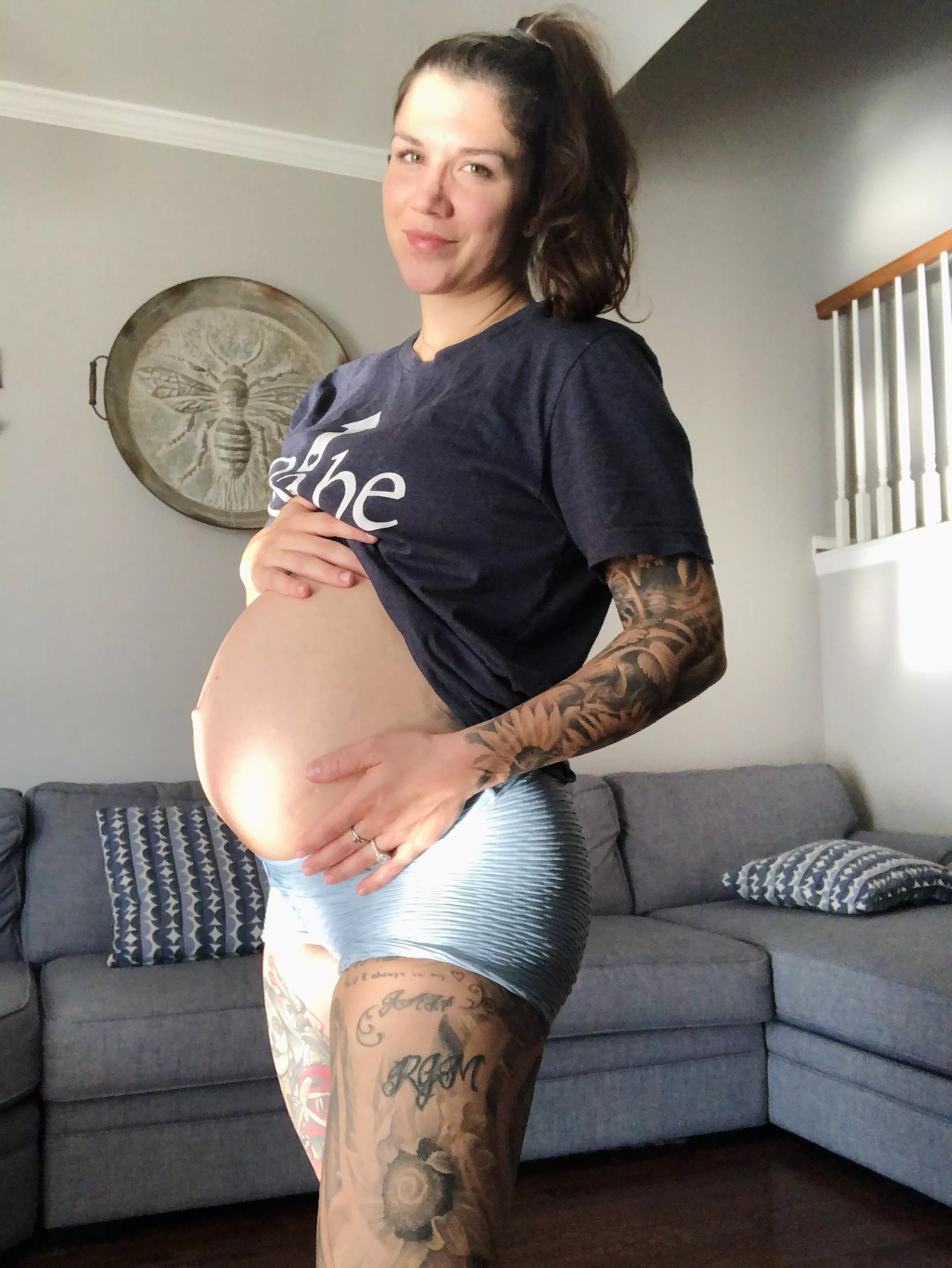 38 weeks and packing on the pounds these last few weeks.. can you tell?! 🤪😅 posted by kali_feline