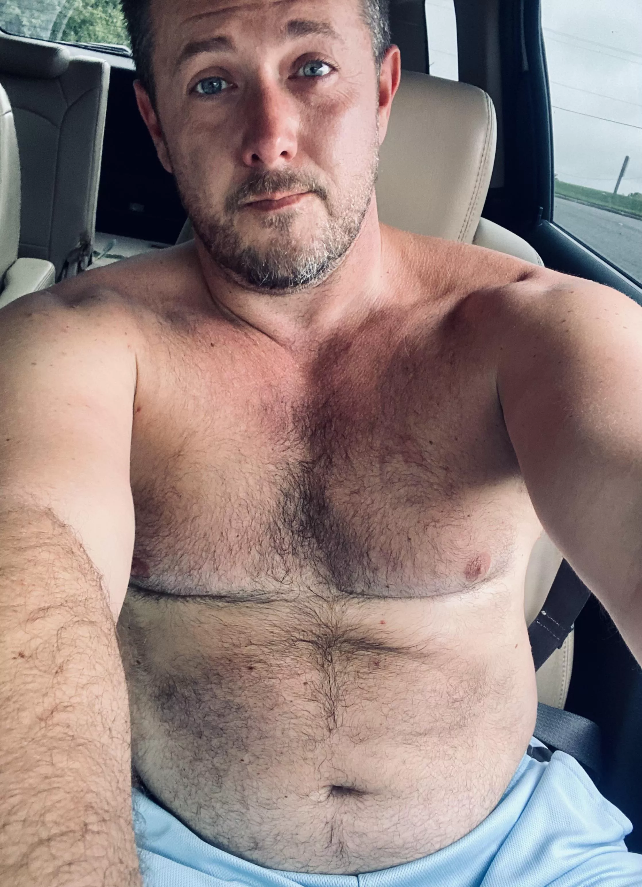 [39] Dad sweaty af from the gym! posted by VAgay81