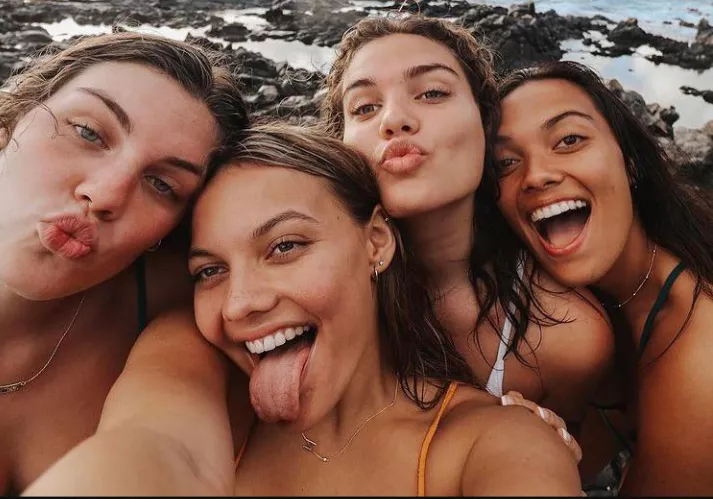 4 girl selfie posted by Chaturbater1