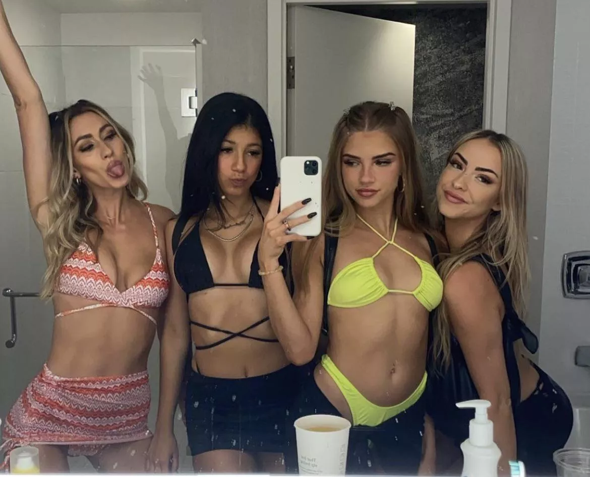 [4] mirror selfie babes posted by jkeller1079