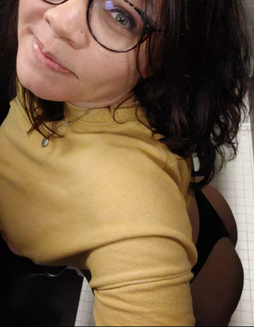 40 [F] work bathroom selfie 😘 posted by marriedbutnaughty40