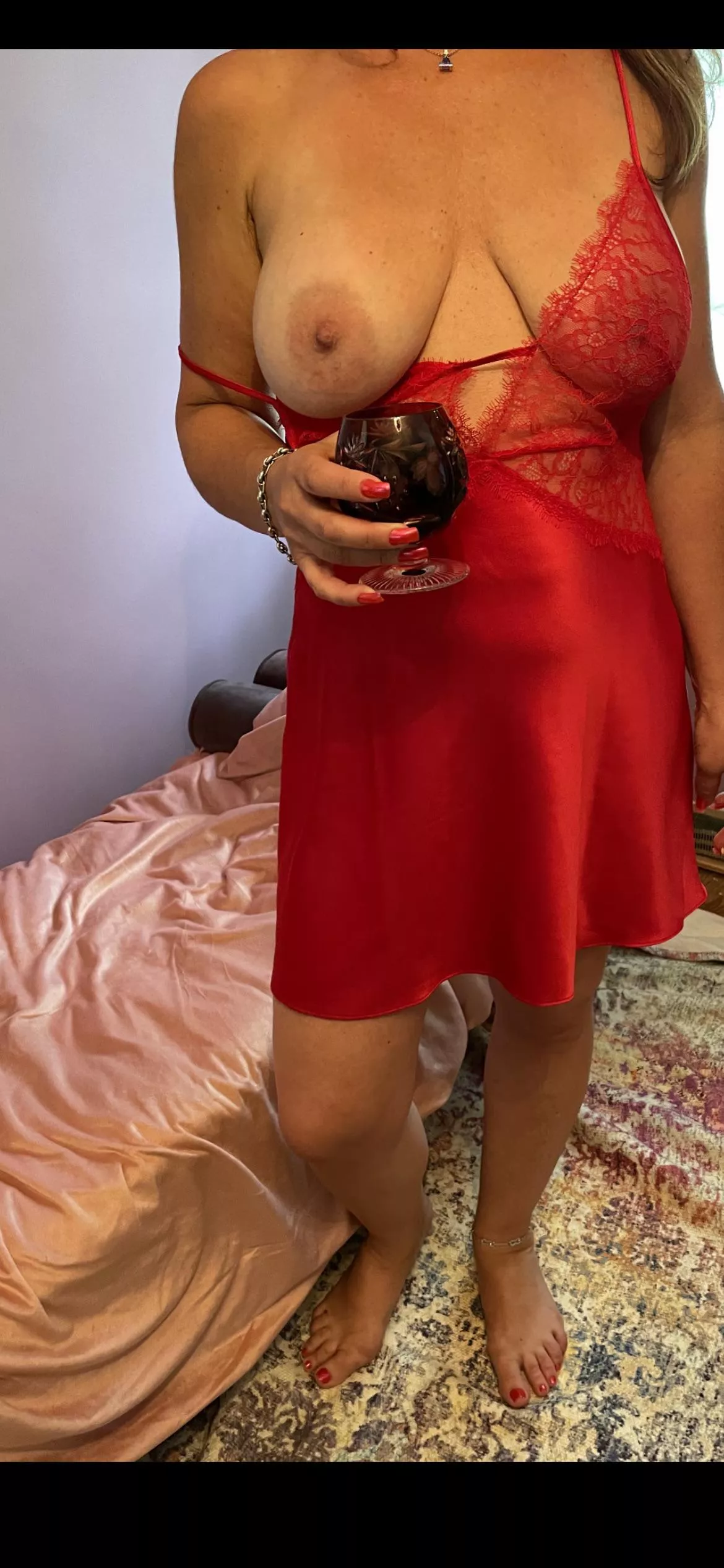 40 plus female cum join me for a drink! posted by exceptionaltaste777