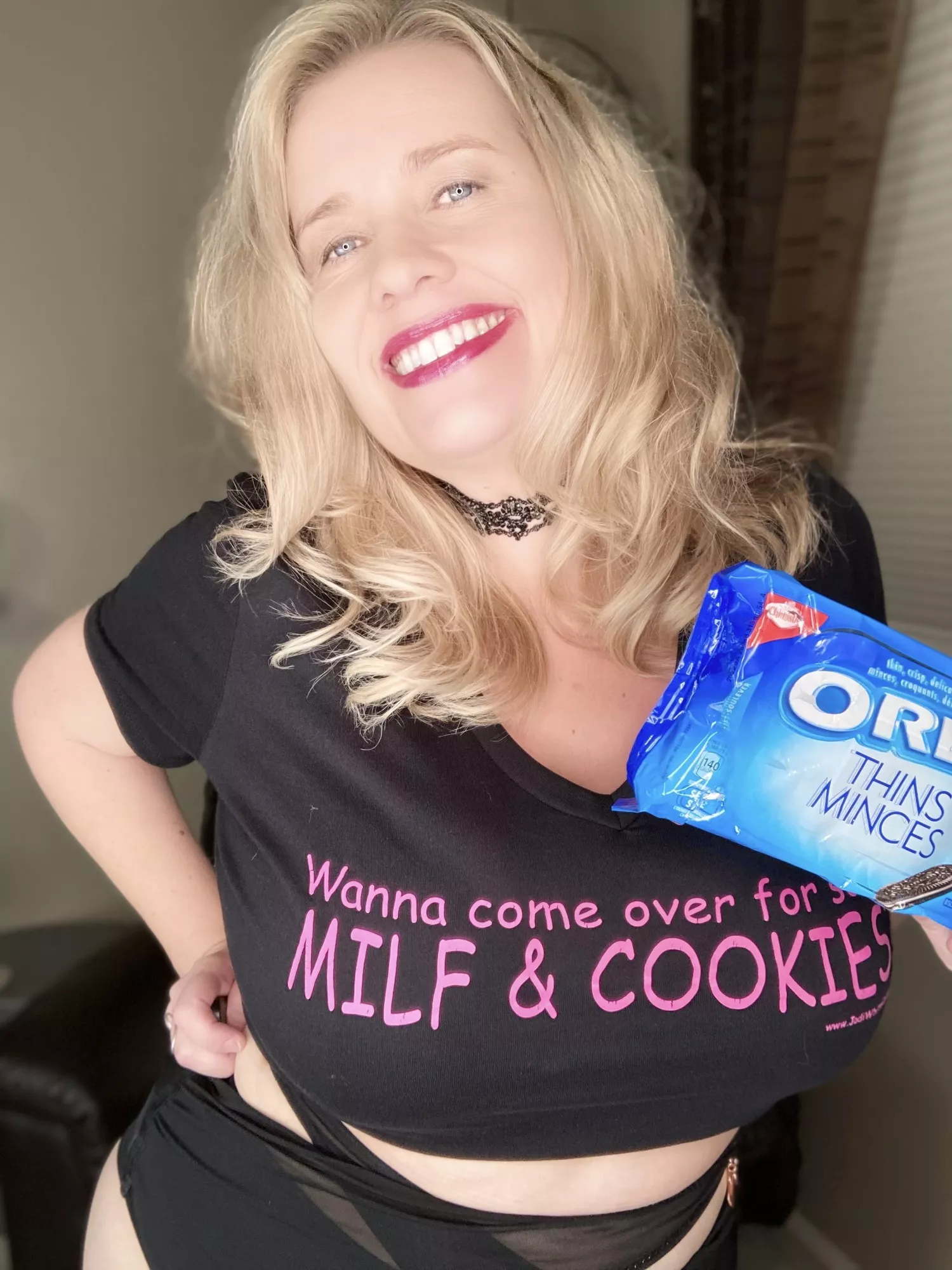 (41) Wanna come over for some milf and cookies? ðŸ’‹ posted by Traci_Love