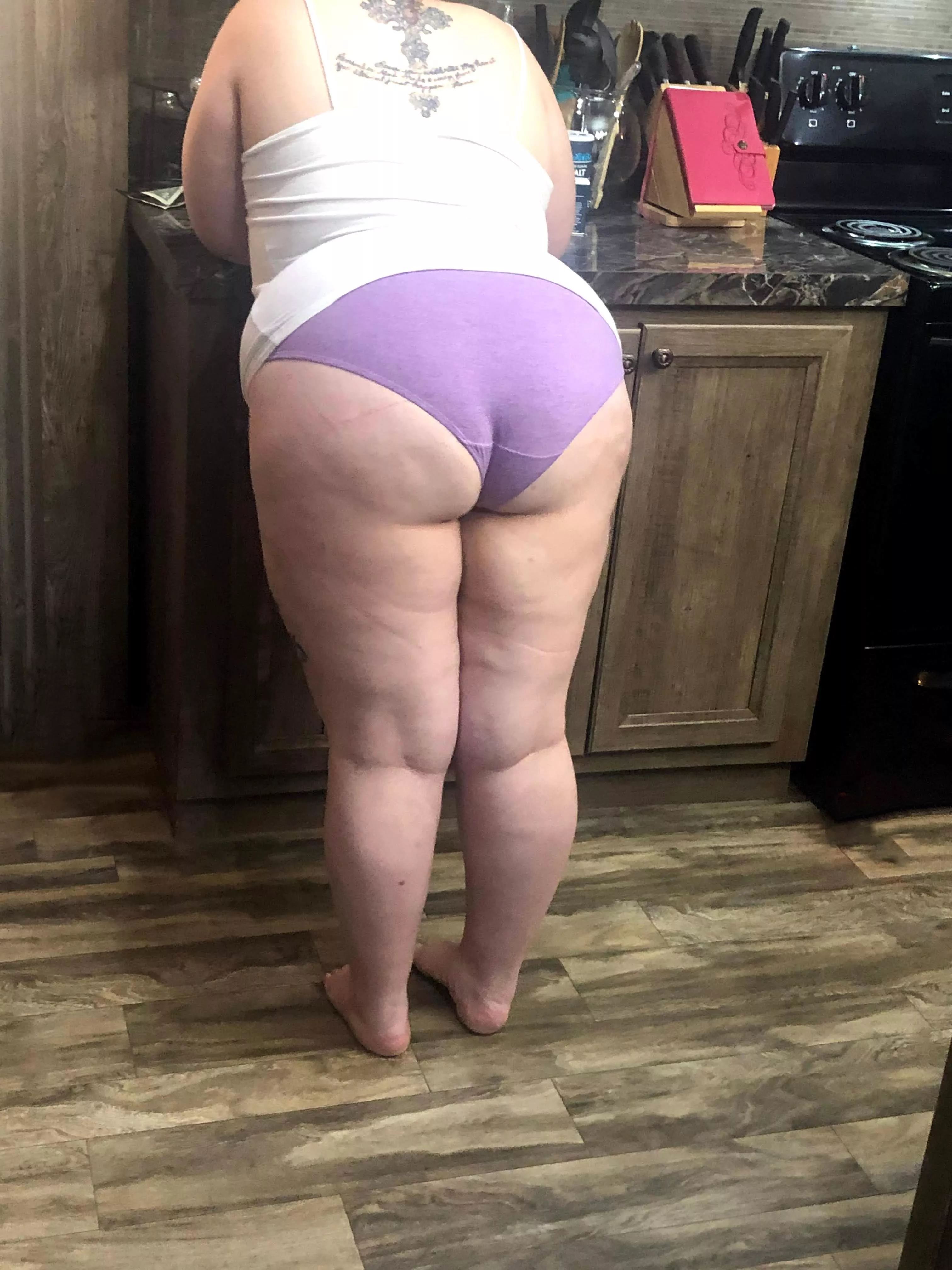 4â€™10 and all ass! ðŸ˜‡ posted by Hailzy666