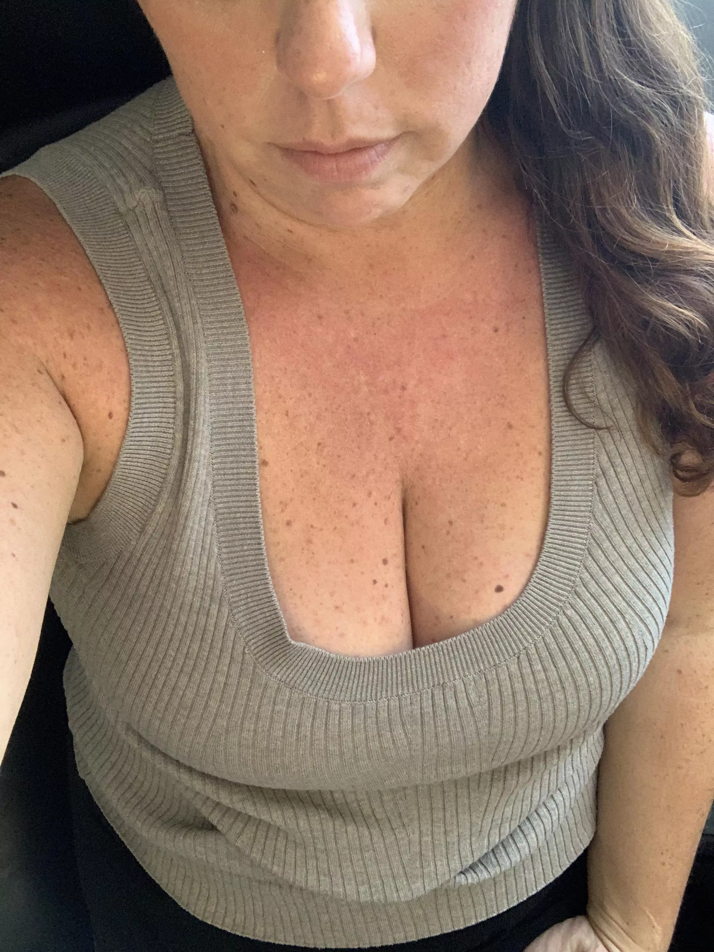 41(Female). Any idea why the men in the office keep coming over to ask me questions I’m pretty sure they already know the answers to? 🤷‍♀️🤣🥵😈😘 posted by bellebottoms79