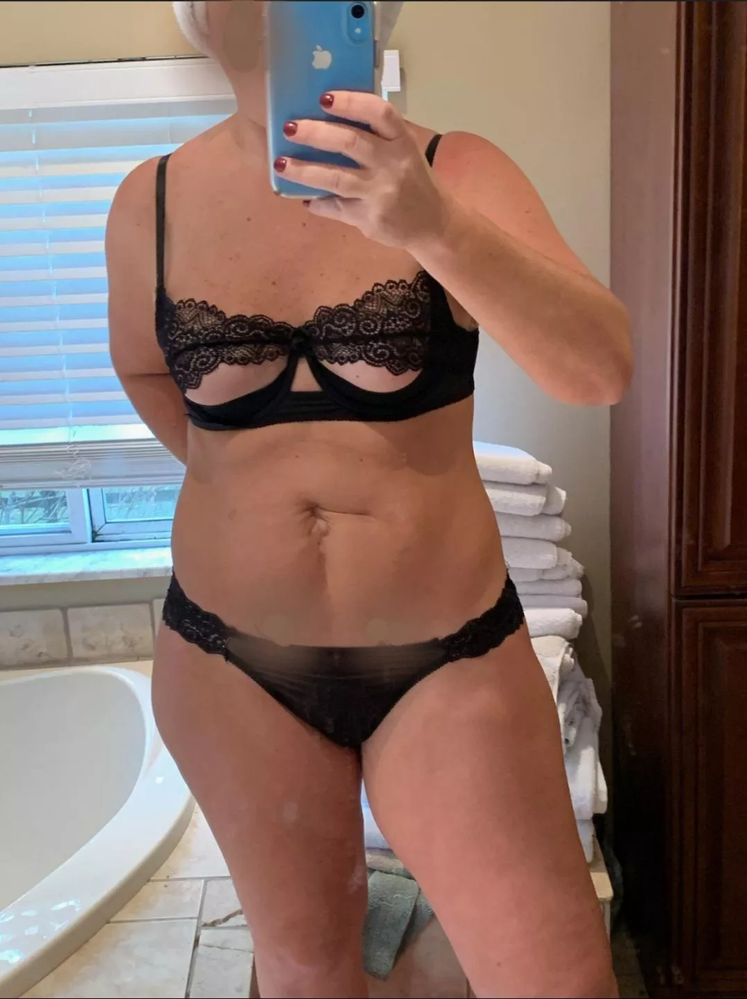 42[f] New outfit. What do you think? posted by Accomplished-Pie8389