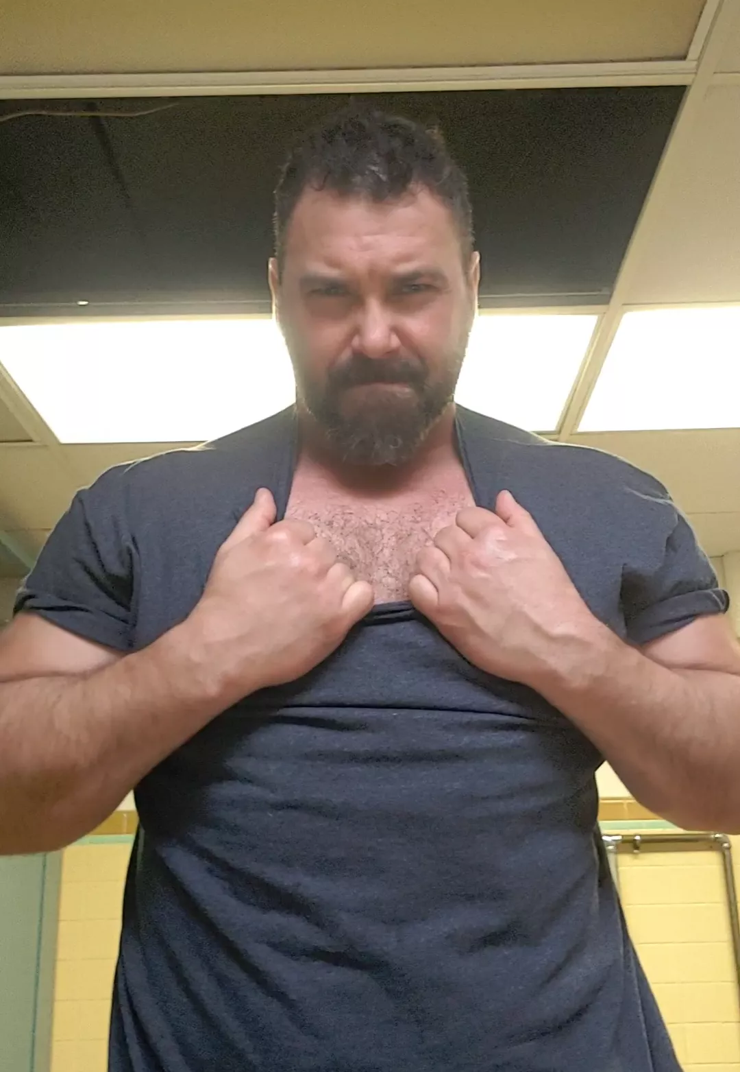 (43) anyome want me to rip this shirt off and take you? posted by JeffyLifts