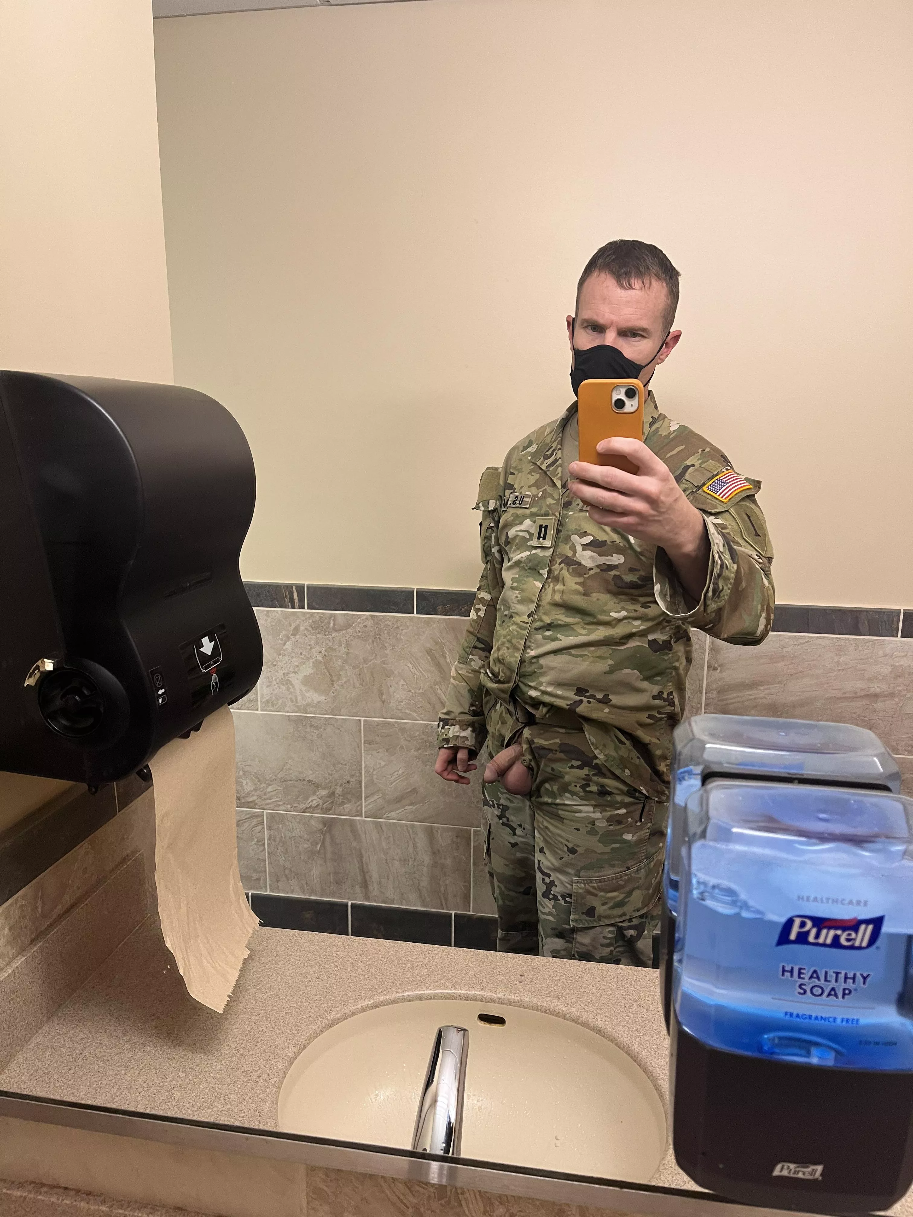 (43) soldier with a size fetish. I love either really small or really large cocks posted by ethanplum47