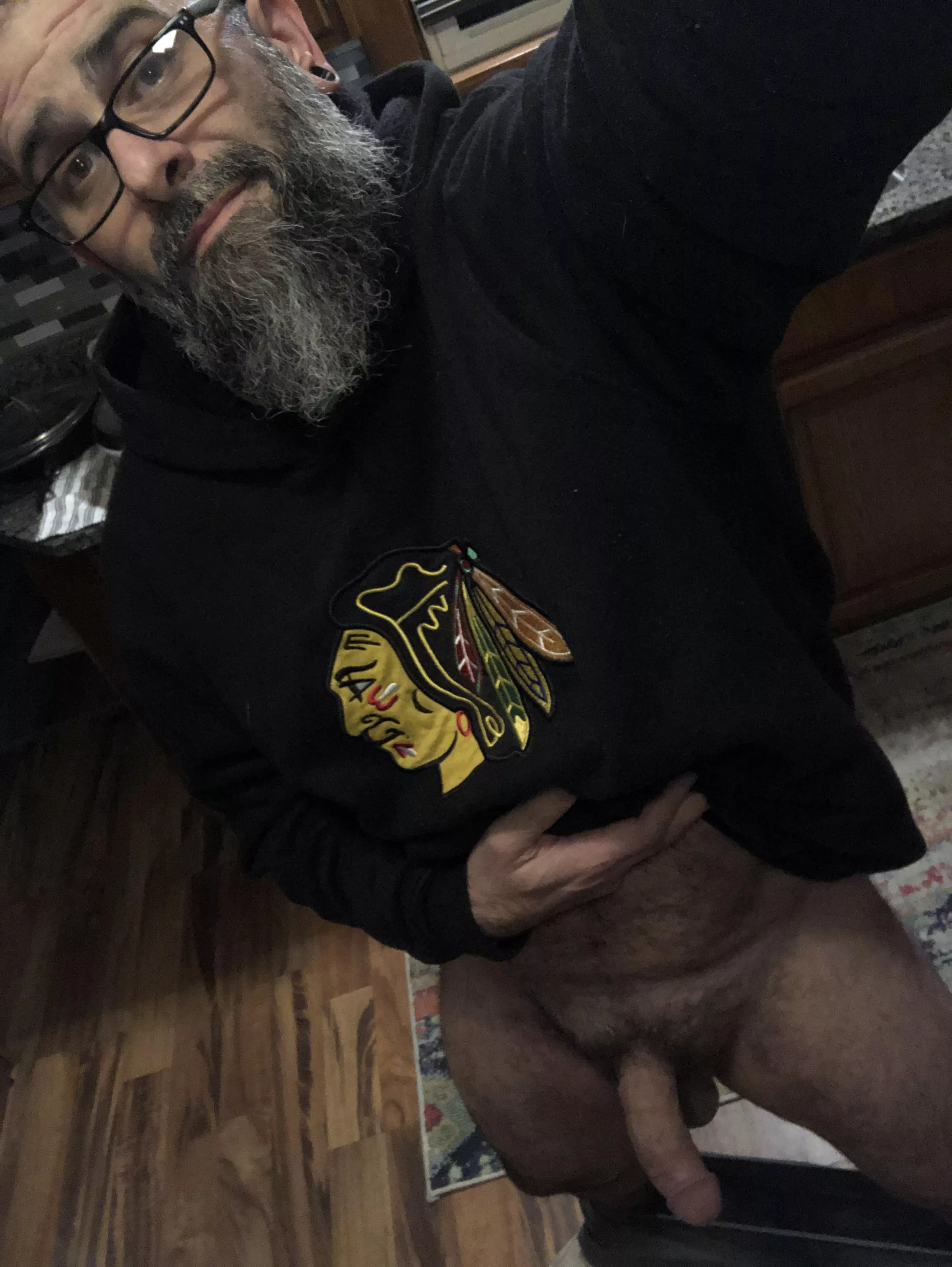 [47] Beard, boner, Blackhawks. Is that a hat trick? I’m in a mood tonight, dms most definitely open… posted by FrankRizzoxv