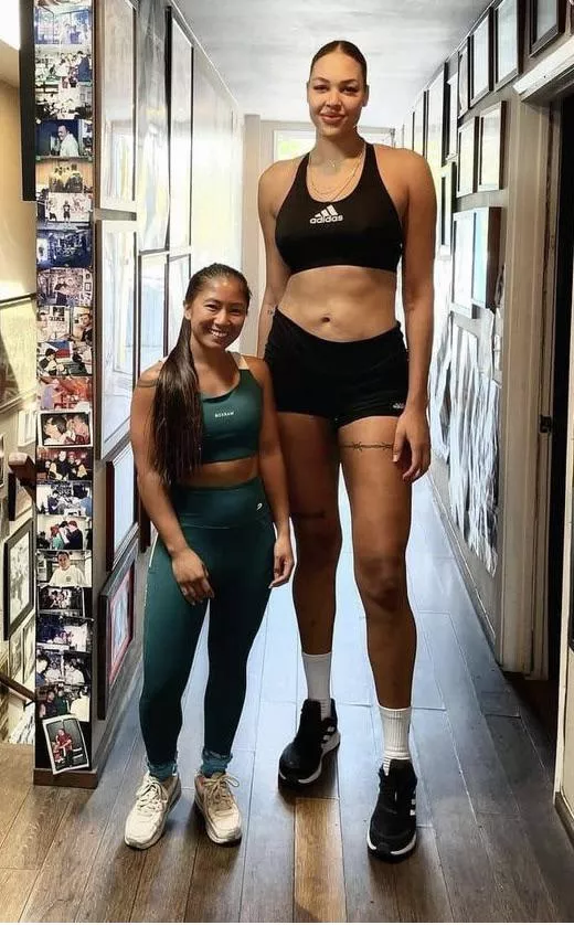 4â€™8â€ v 6â€™8â€ liz cambage posted by fcazaldo