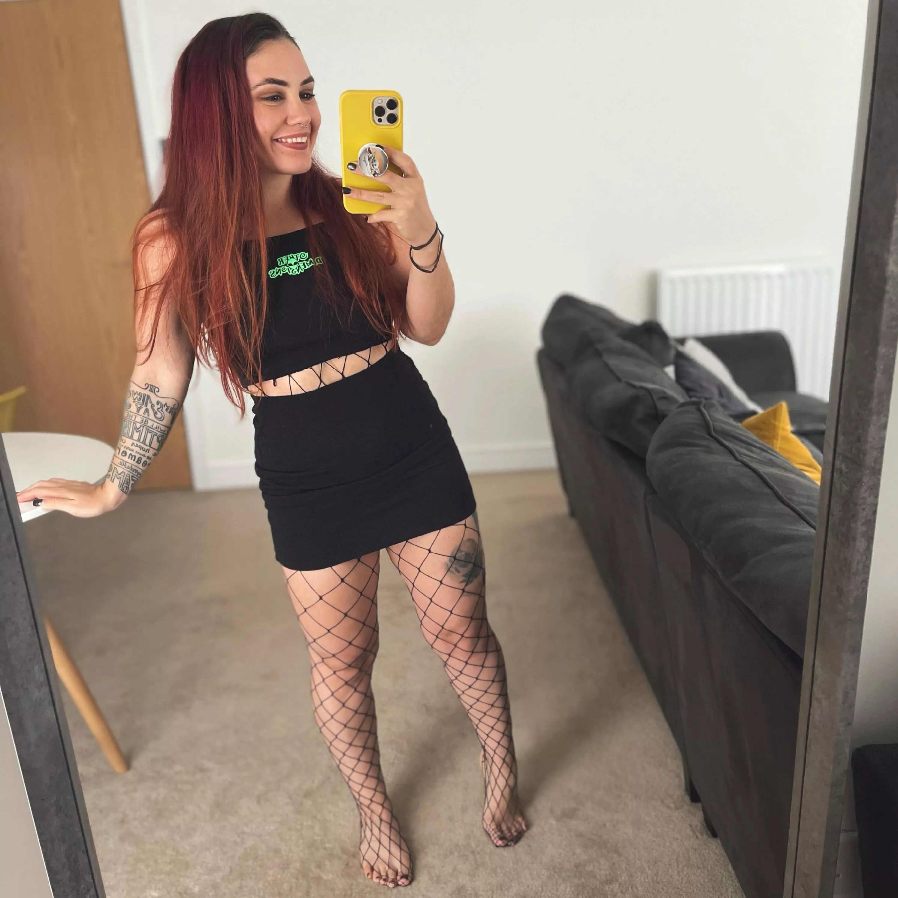 4ft 8â€ little cutie ðŸ¥° posted by power_midget