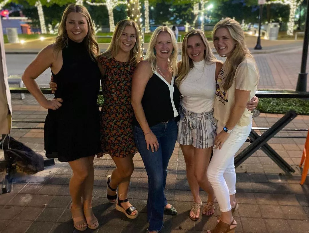 [5] Milf Night Out posted by pmo1789