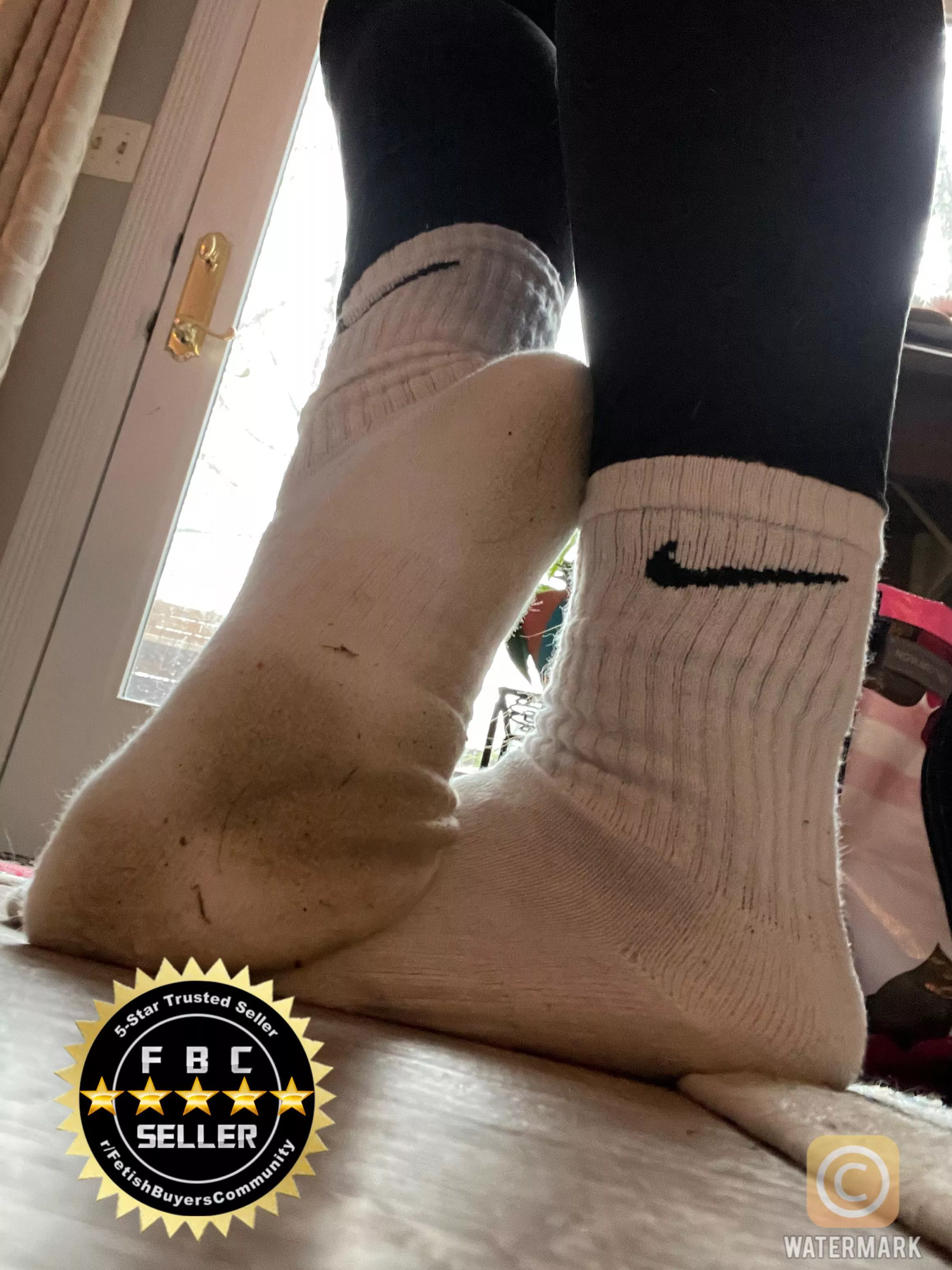 5 STAR ⭐️⭐️⭐️⭐️⭐️ MILF SELLER Available for IMMEDIATE SOCK WEAR ! 🧦 🤩 Amazing corn chip / slight vinegar vibe! My best seller Nike Crew socks are waiting for you! DM to book or if you have any questions 👃 🧦 Ask about my bi posted by MyWorldClassPanties