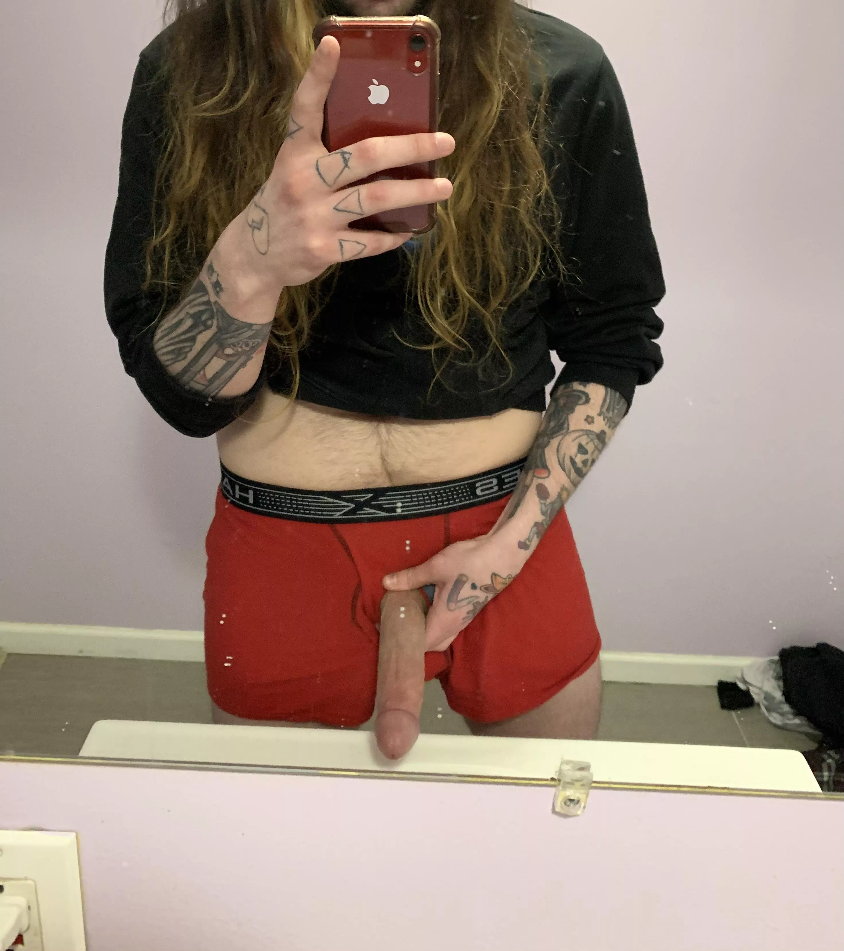 6'3, long hair, and tats. Am I your type? ðŸ–¤ posted by youralt_boyfriend