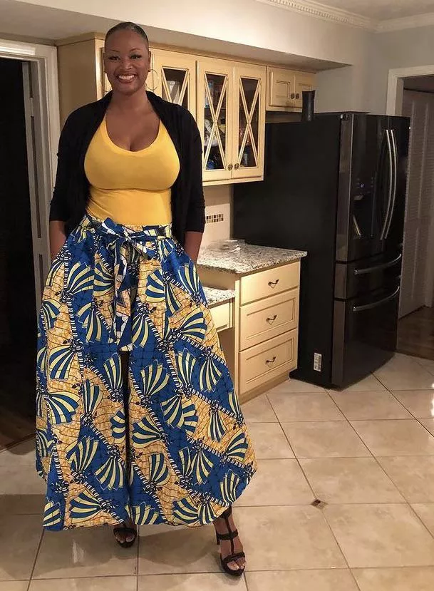 6â€™7â€ woman, 7â€™0â€ in heels with huge breasts posted by bsskfkd