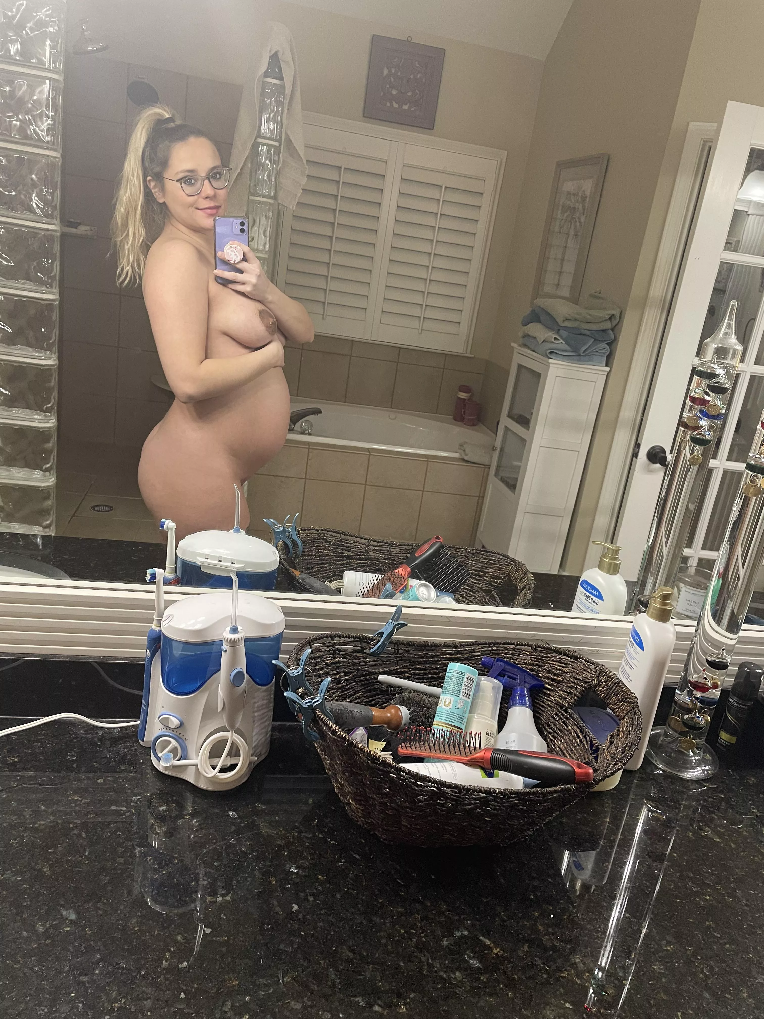 8 months pregnant 🙊👸🏼 I enjoy being worshiped posted by Dry_Source5534