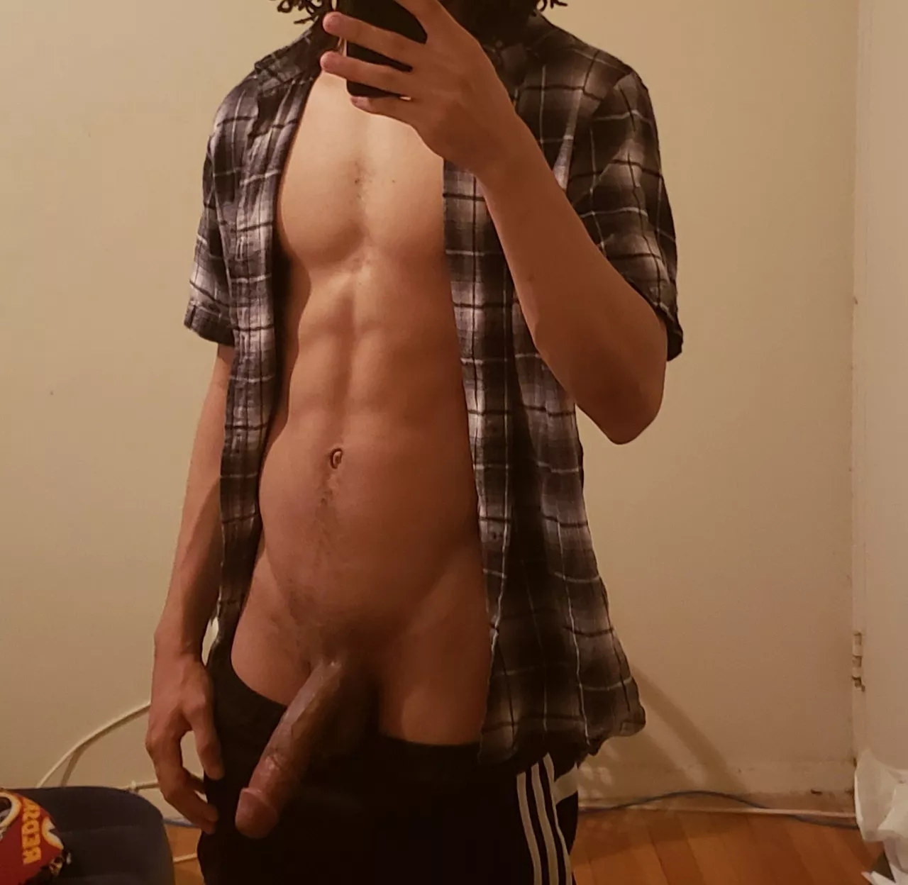 A body and a cock 😋 posted by Choke_on_me5