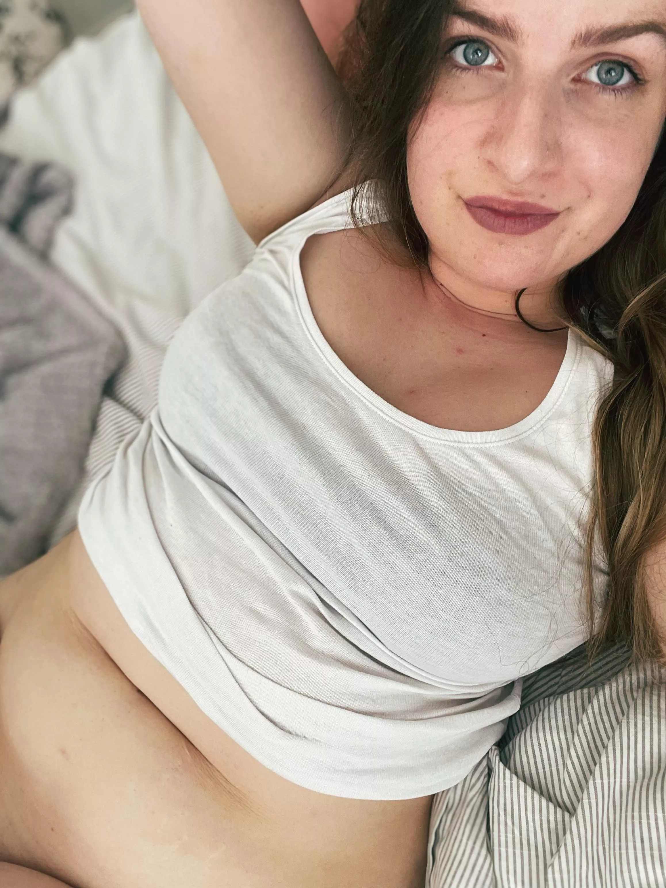 A casual morning milfie 😈 posted by AmyStranger