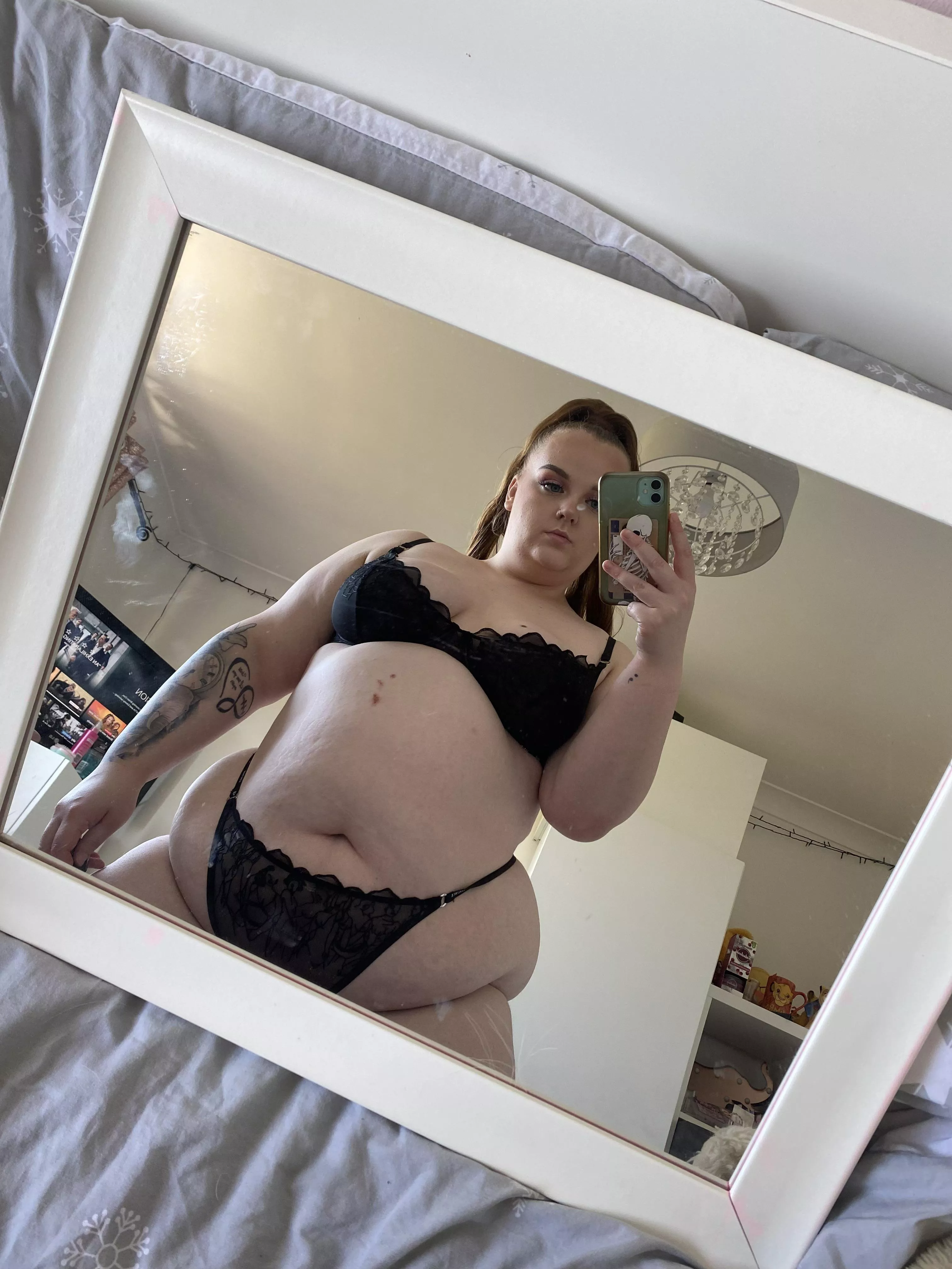 A classic mirror selfie posted by yourgalbilliex