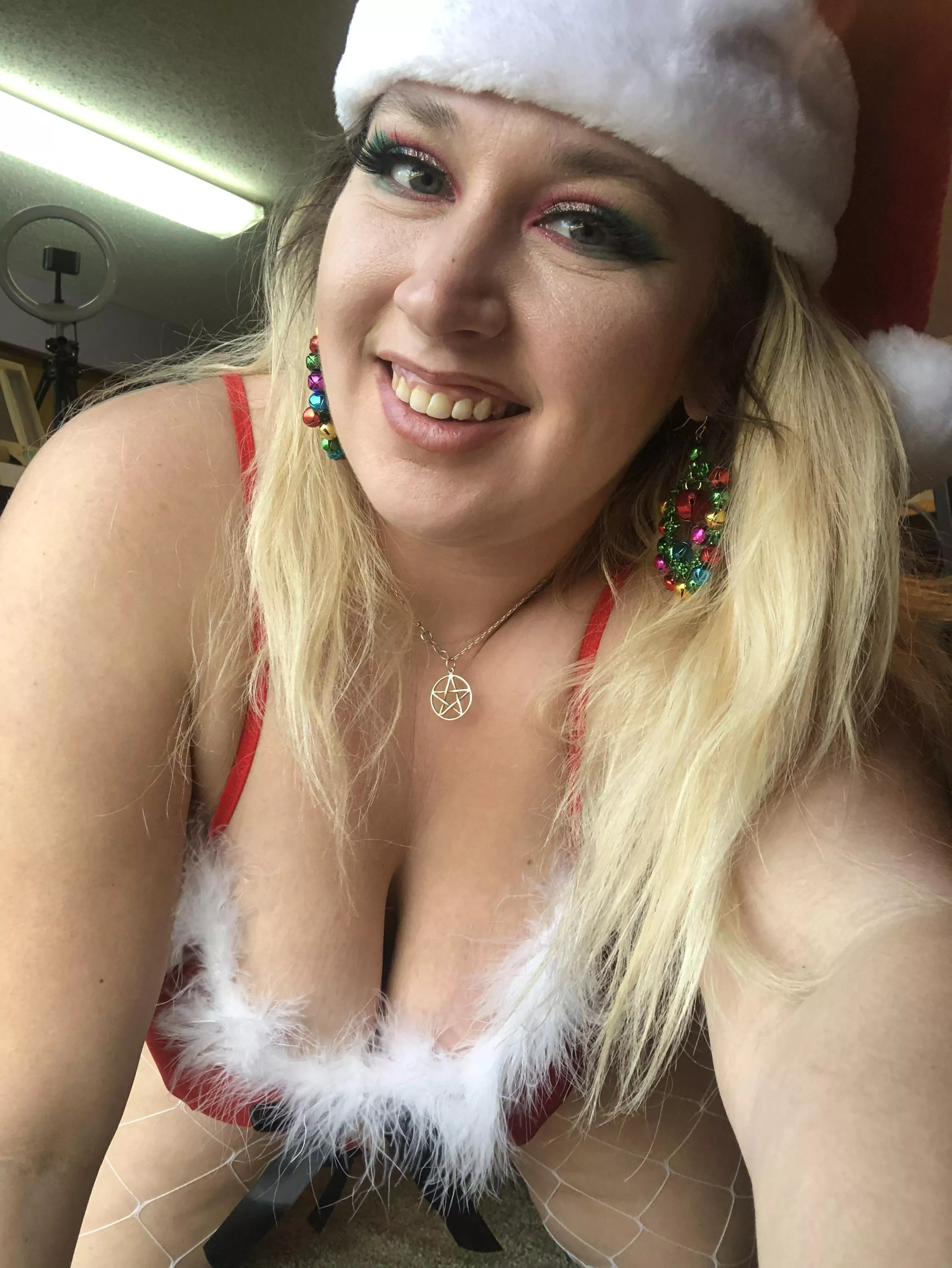 A day late and a dollar short. Happy holidays 😘 posted by Amethystesdee