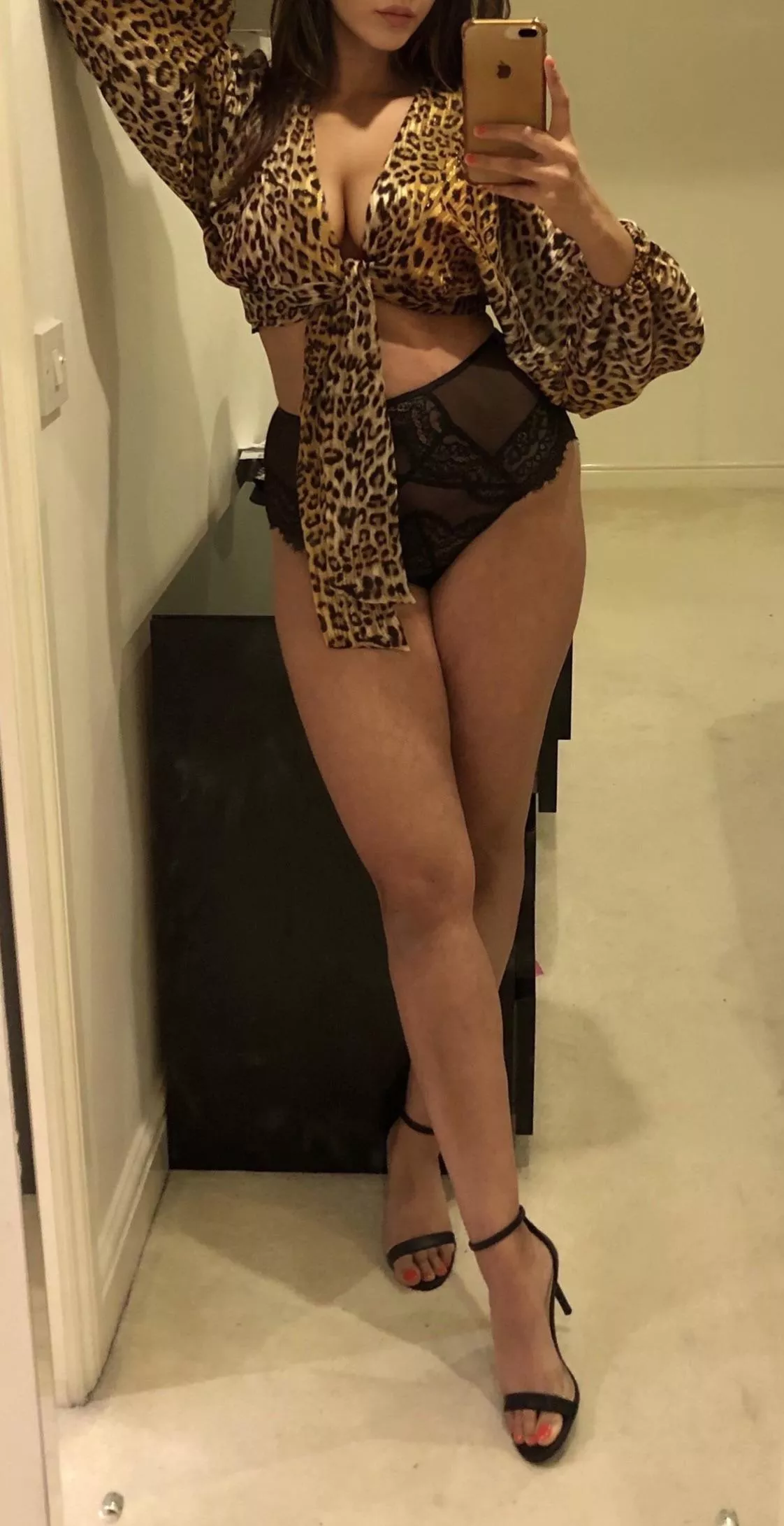 A lady on the streets yet wild under the sheets 😉🐆 British Punjabi Indian posted by knightrider69x