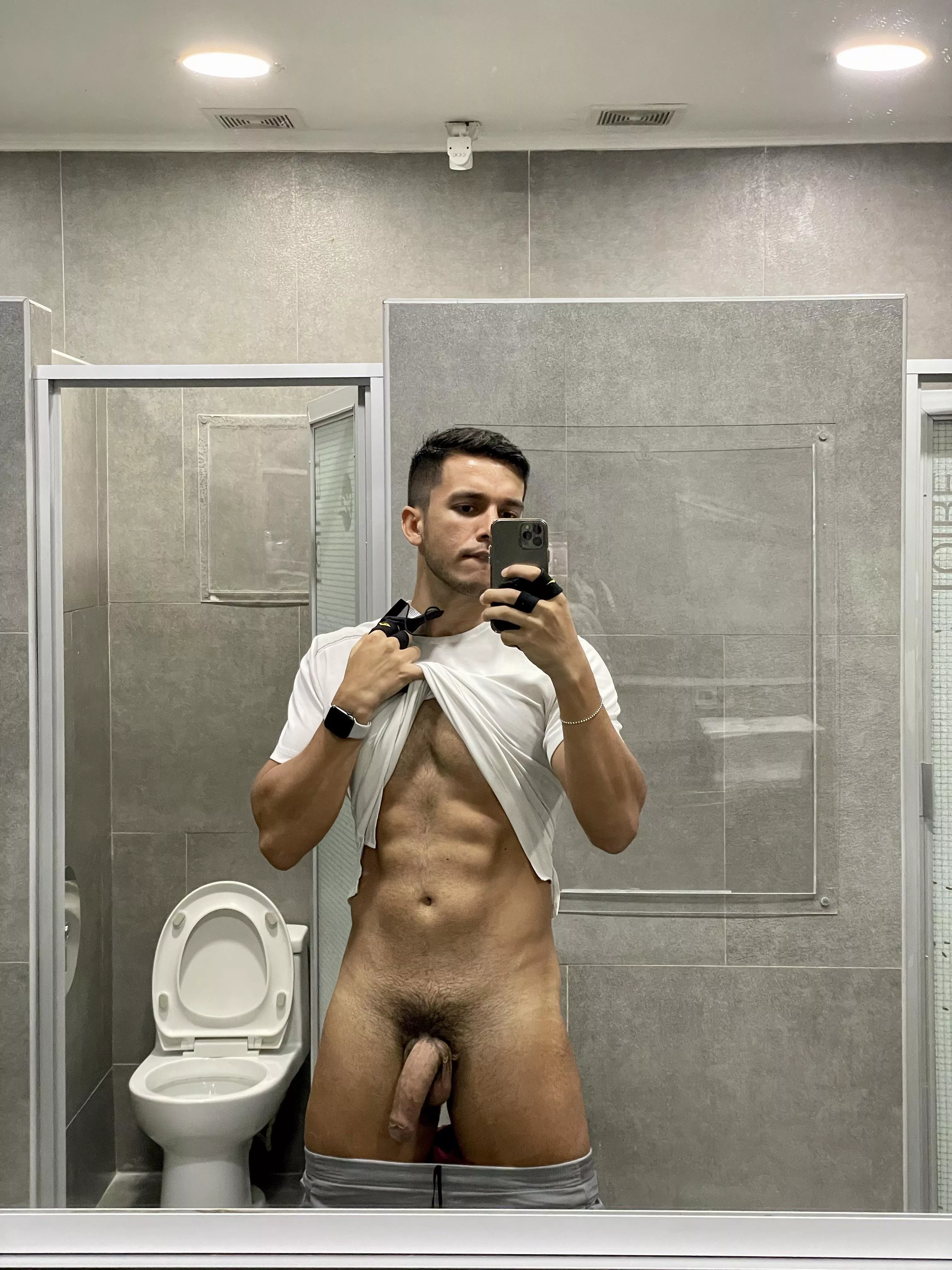 a photo in the gym bathroom before training 😈 posted by AndresGuedez0