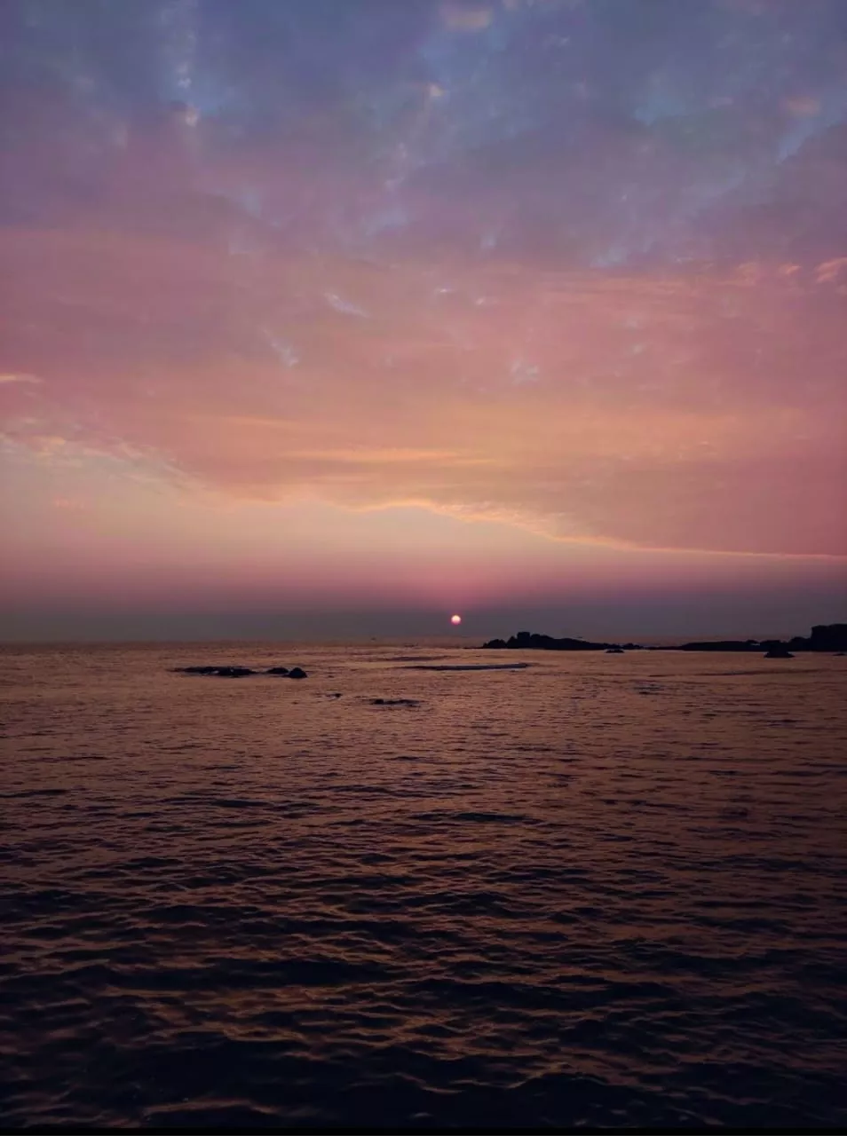 A Picture Mobile photography....... in the love with sunset at beach ⛱ heart ❤ #goa #india posted by Shotsby_BT