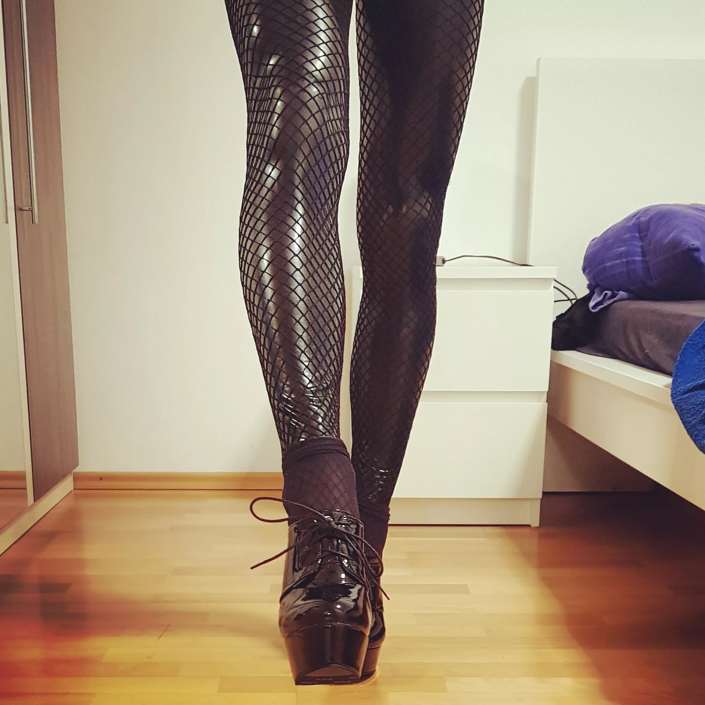 A pretty good picture I took wearing my heels and latexleggings posted by JessiDahlie