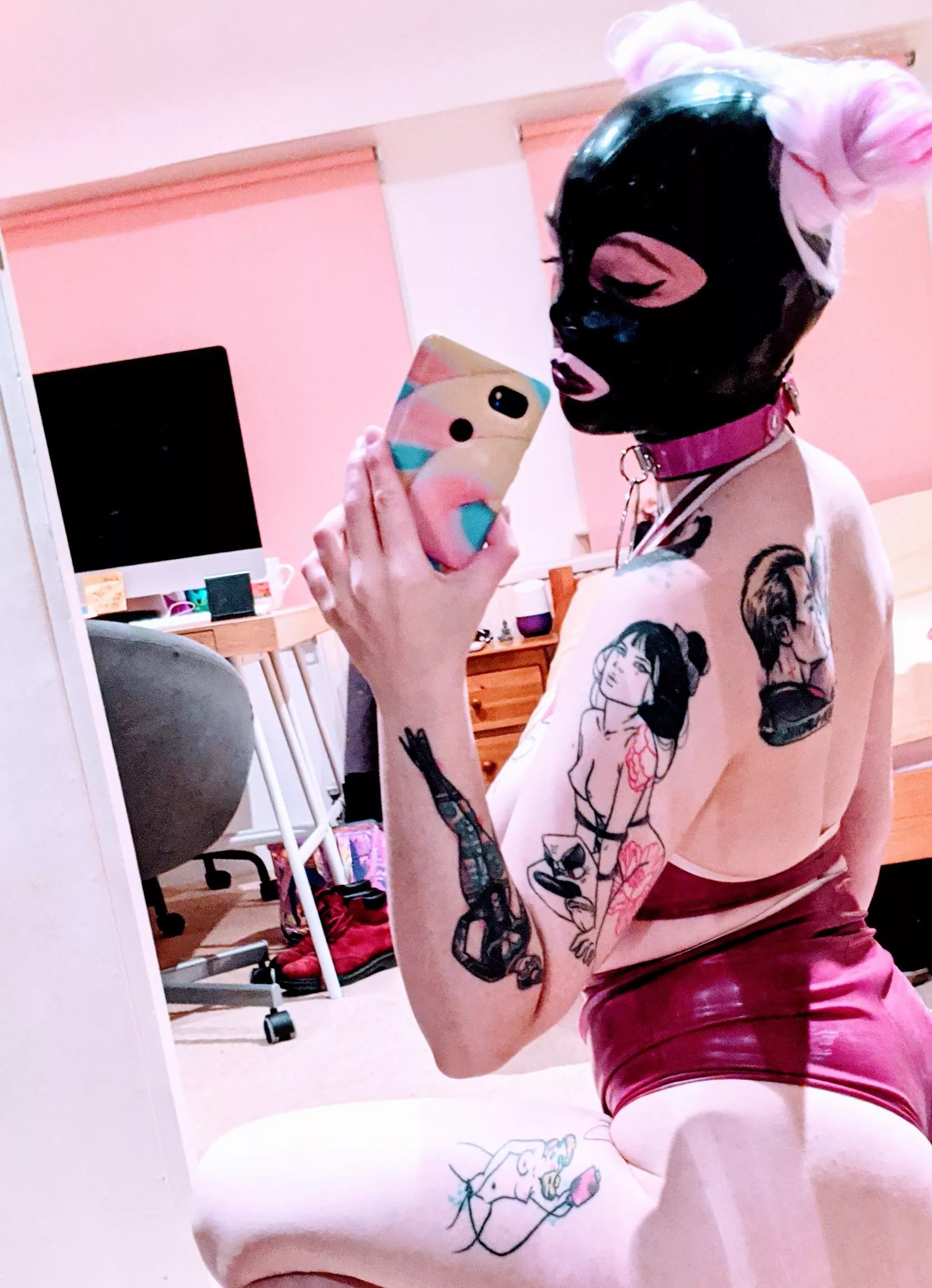 a rubber dolly would love love love to talk with you 🧸🎠🩰🍭🩹💕 posted by rubberdummy