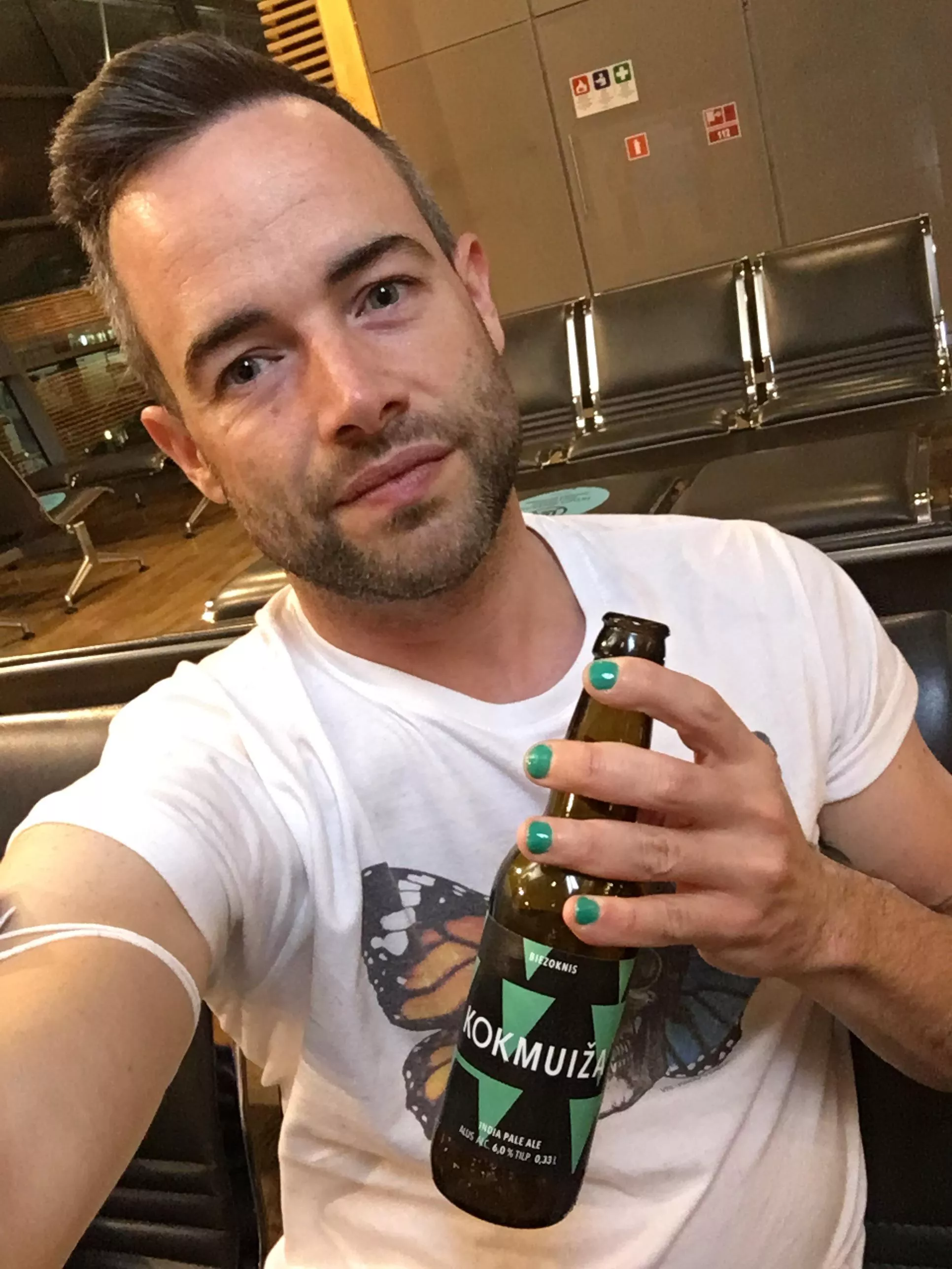 A six-hour airport transfer suddenly becomes way better with €3.30 beers that taste amazing! posted by DennisDonncha