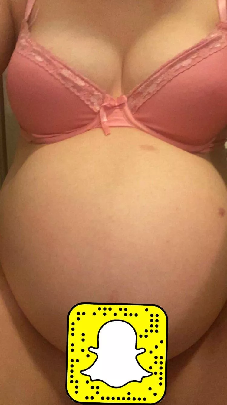 About to pop!!! Come play with me posted by Chanelskye024