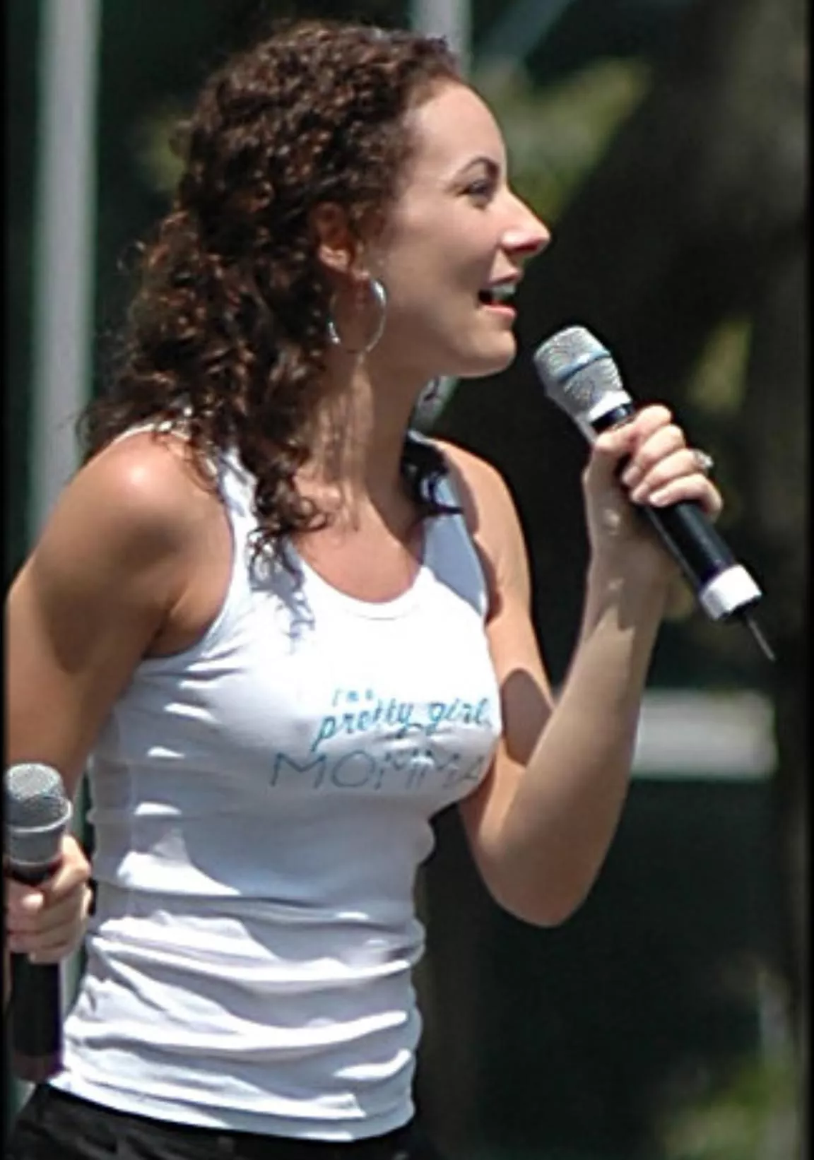 Actress Laura Benanti (performing in NYC's Bryant Park) posted by PaddyMeltt