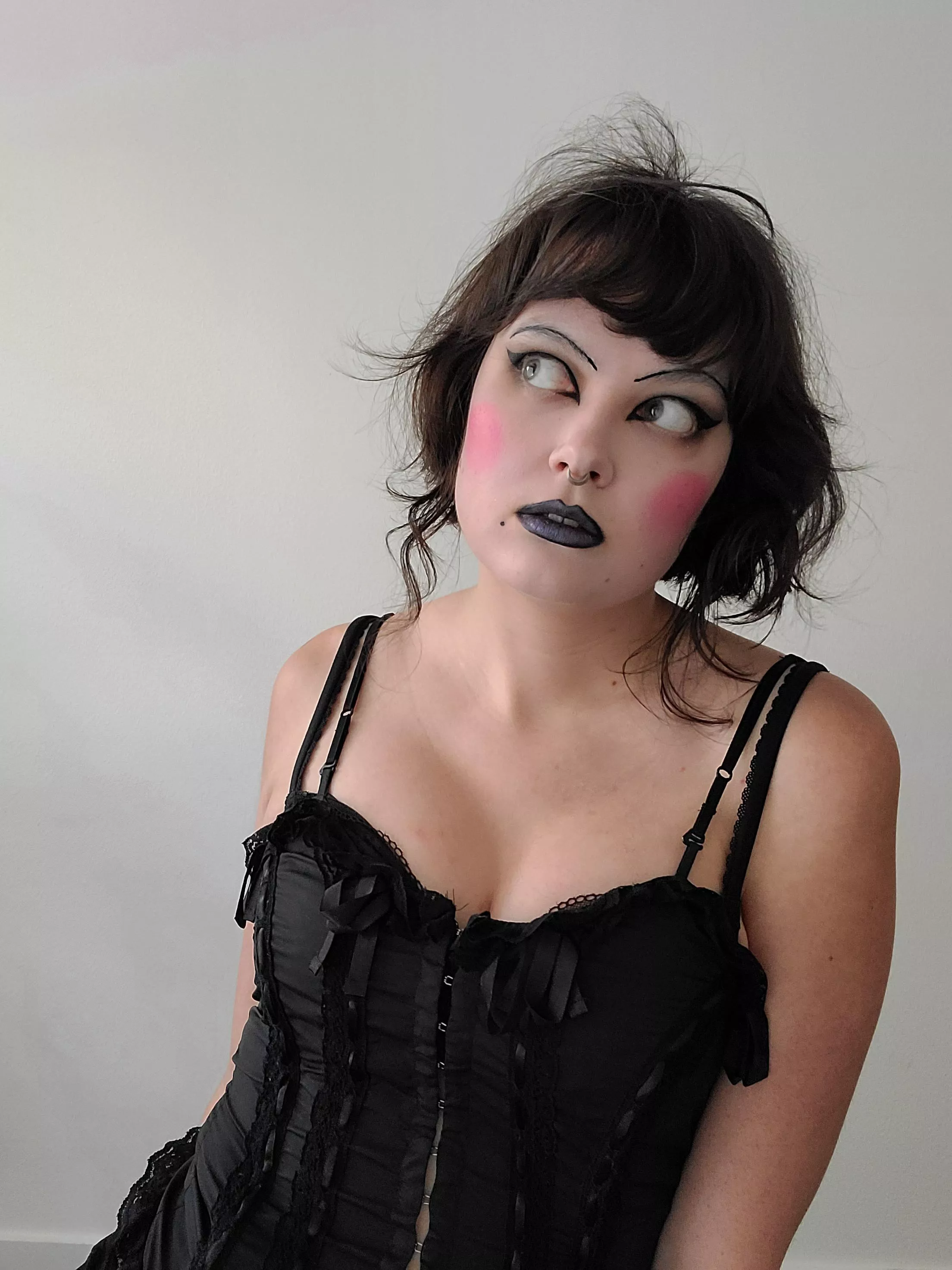 Ah yes 2 of my favorite things, dramatic makeup and being a sexy bitch posted by catstronomical