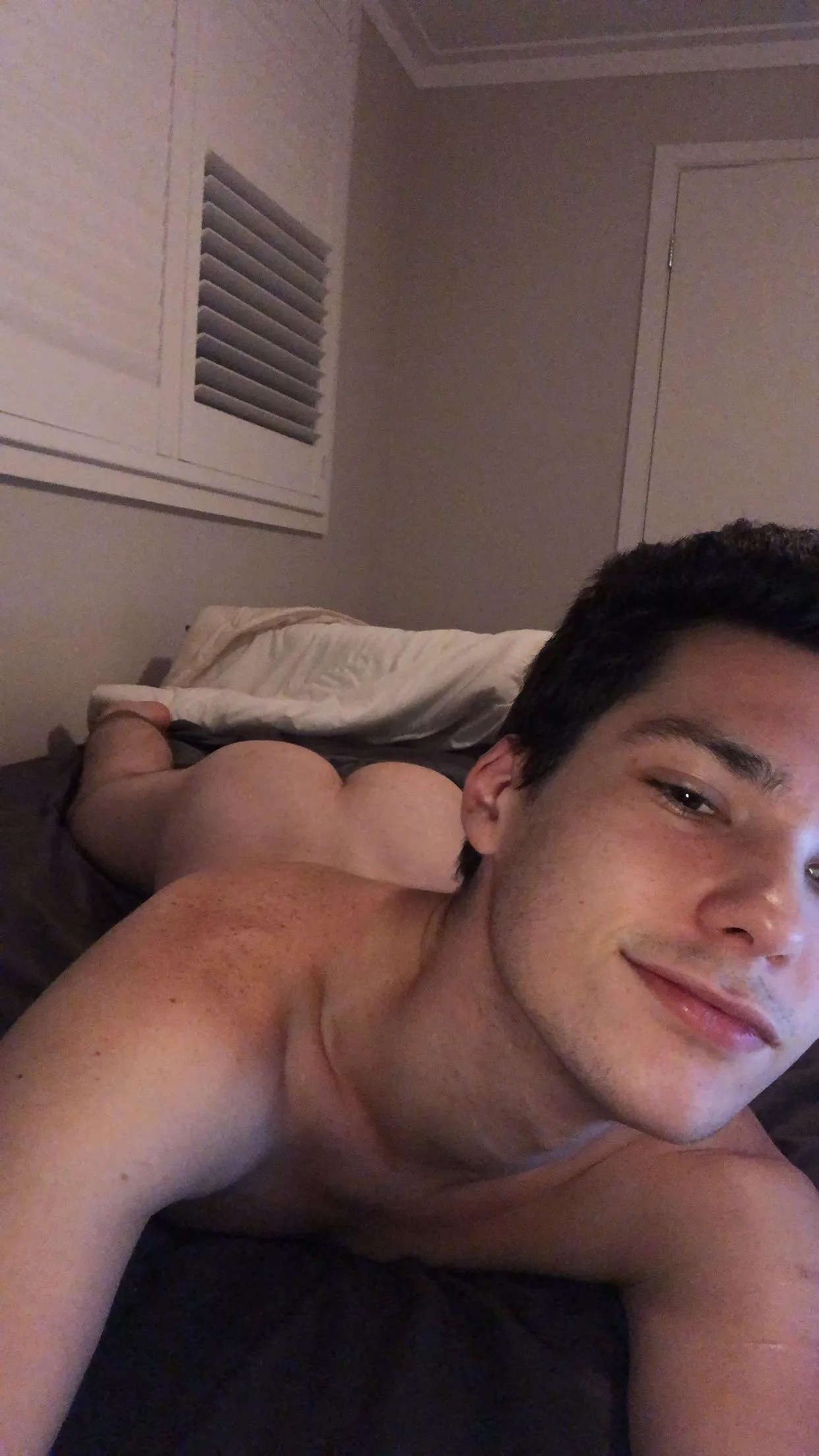 ahh i’m a little horny. dms open ☺️😅 posted by barelytwink