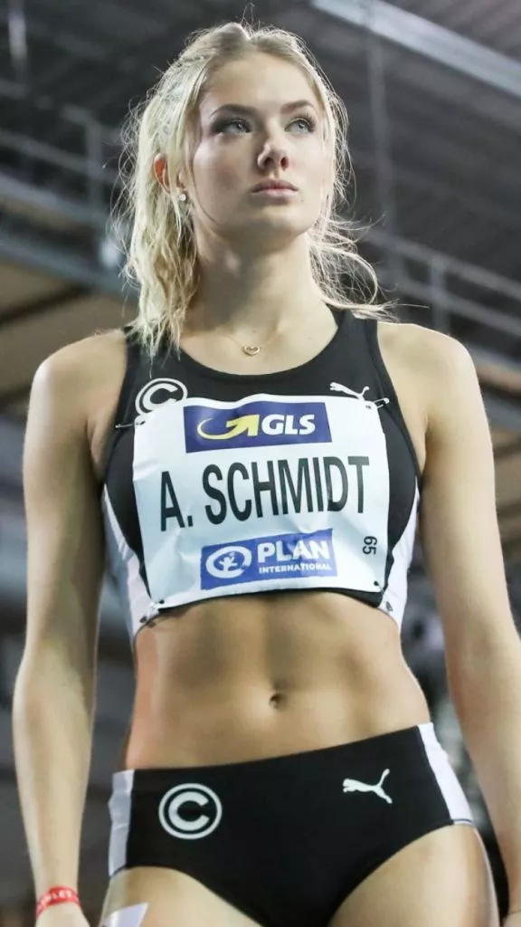 Alica Schmidt posted by 66090