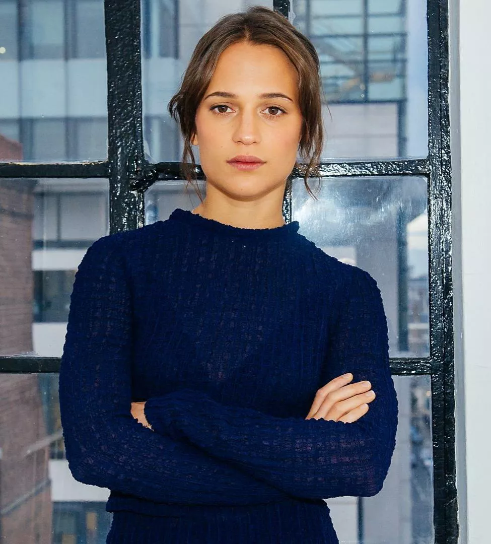 Alicia Vikander posted by James007BondUK