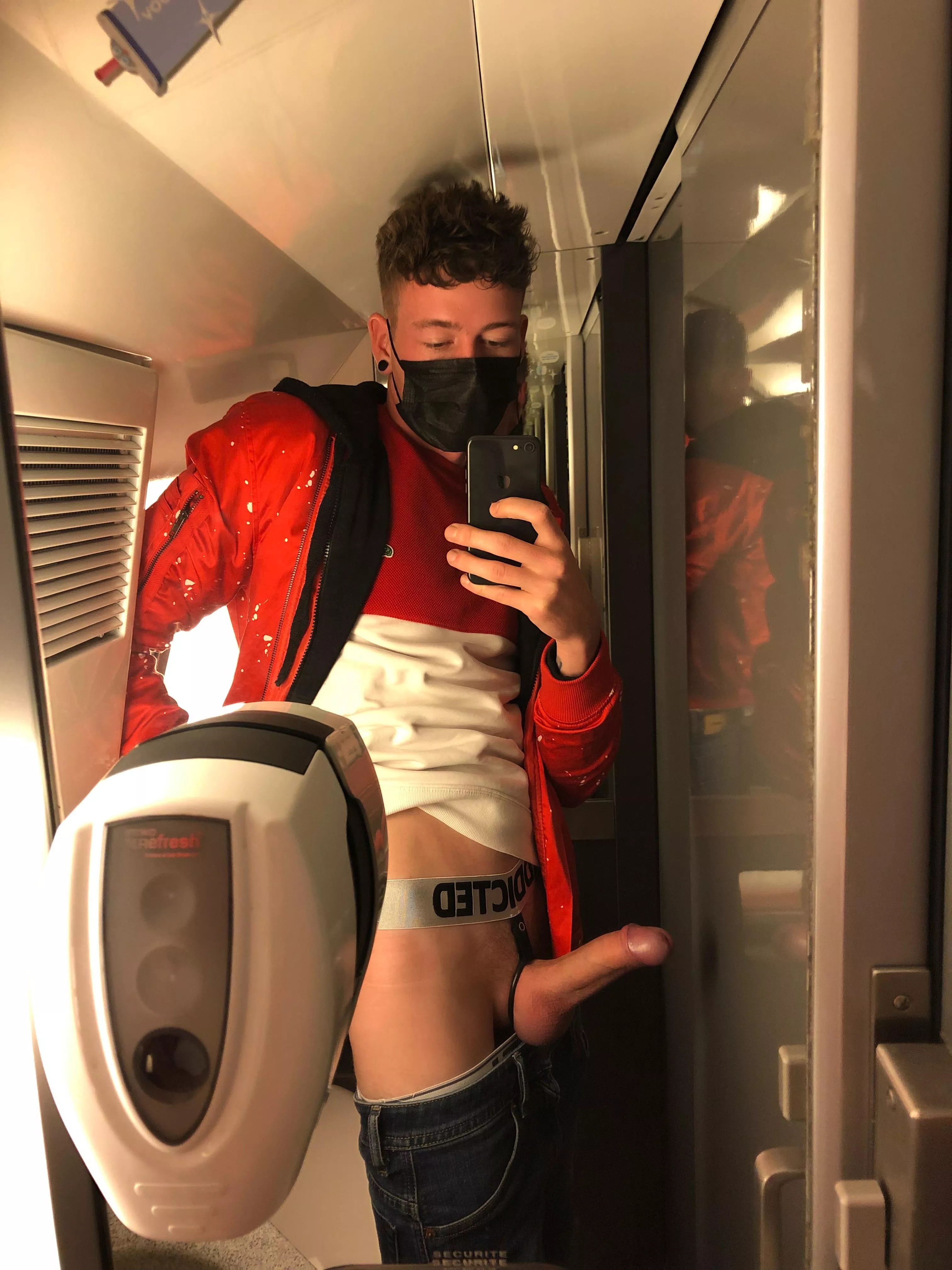 🚆 Always horny when I ride the train 🍆😏 posted by Craig-Kennedy