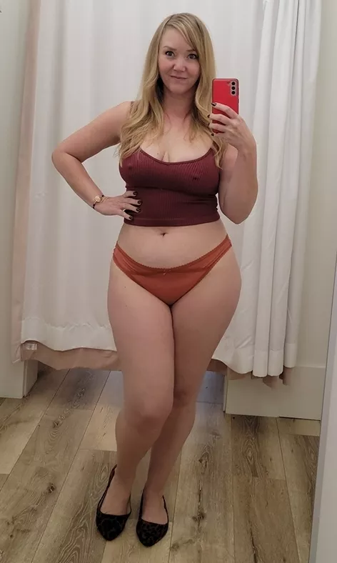 Am I curvy enough? [F48] posted by Crystal_Sunshine_