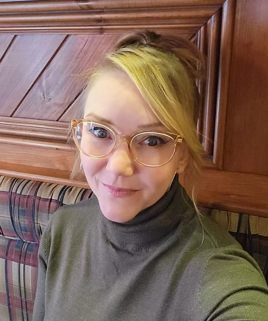 Am I cute in glasses? [F48] posted by Crystal_Sunshine_