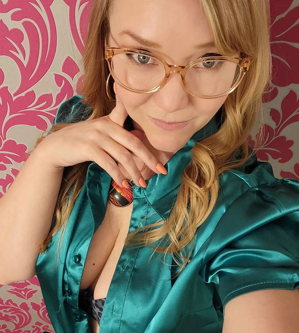 Am I still boner material in my glasses? [F48] posted by Crystal_Sunshine_