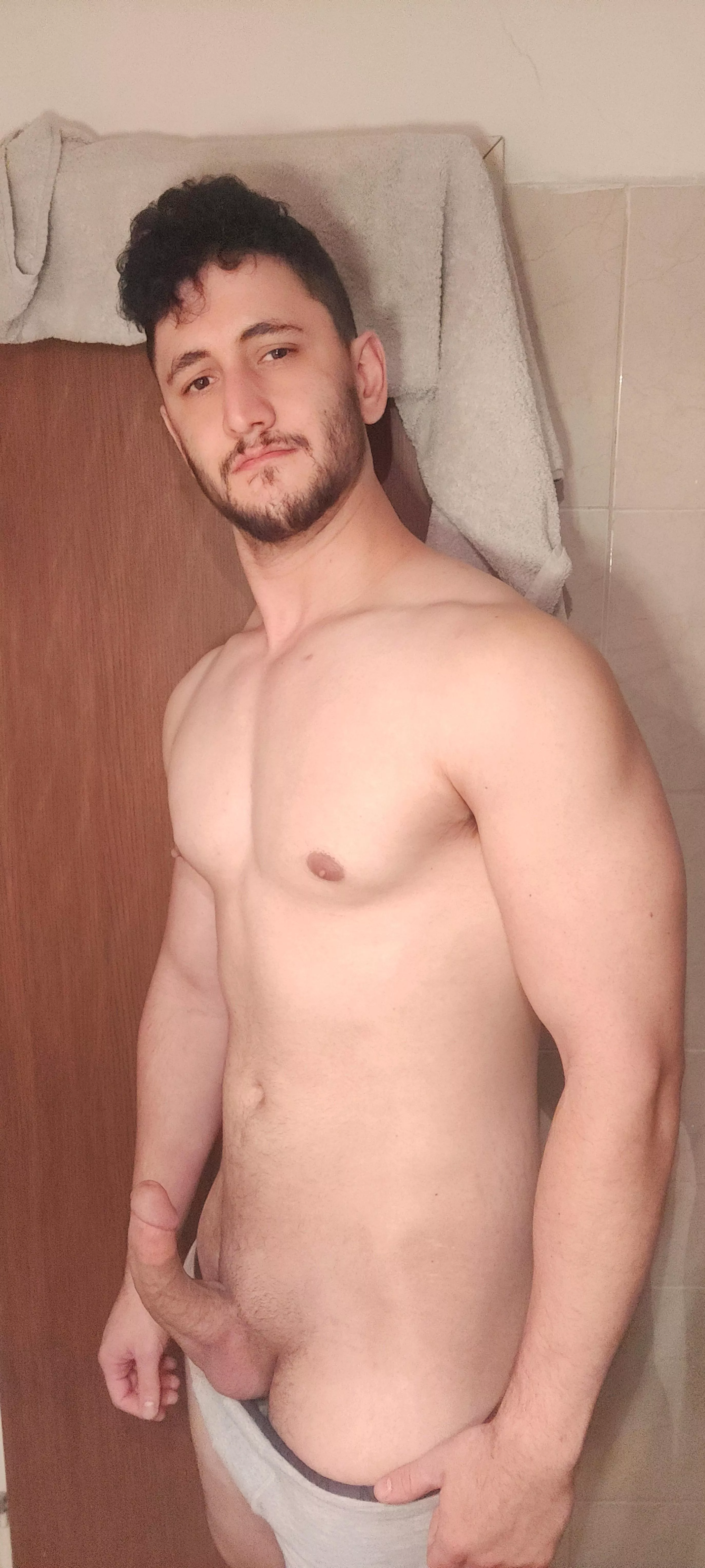 Am I your type? posted by Exhibitionistbigguy