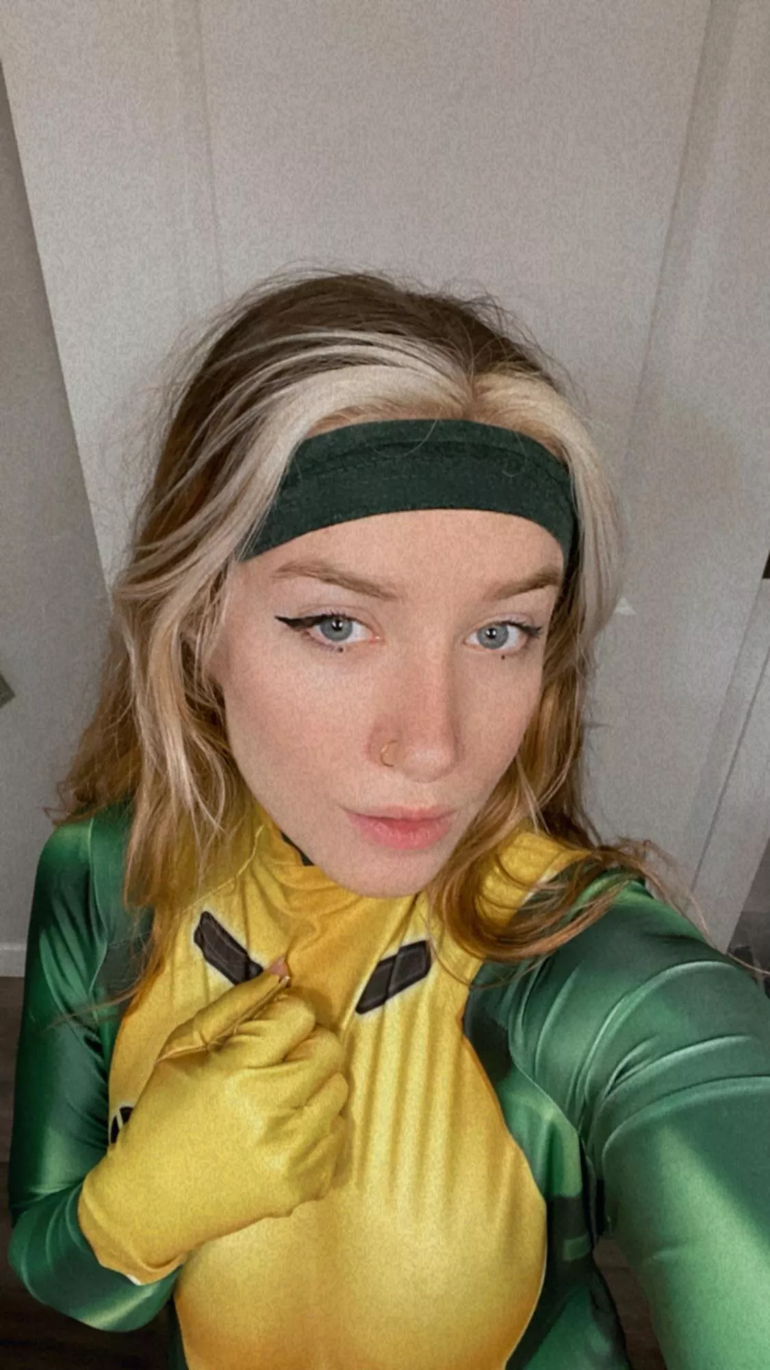 Amateur Rogue X-men cosplay! posted by Elliejane00