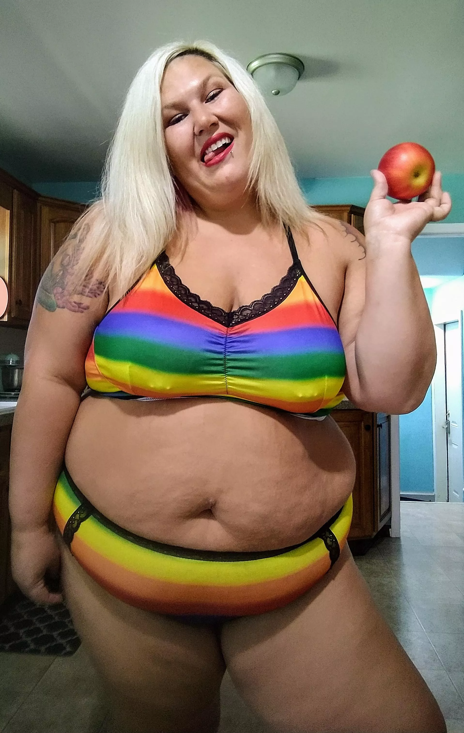 An apple a day....will never be as sweet as my pussy posted by Bubblybabe_88